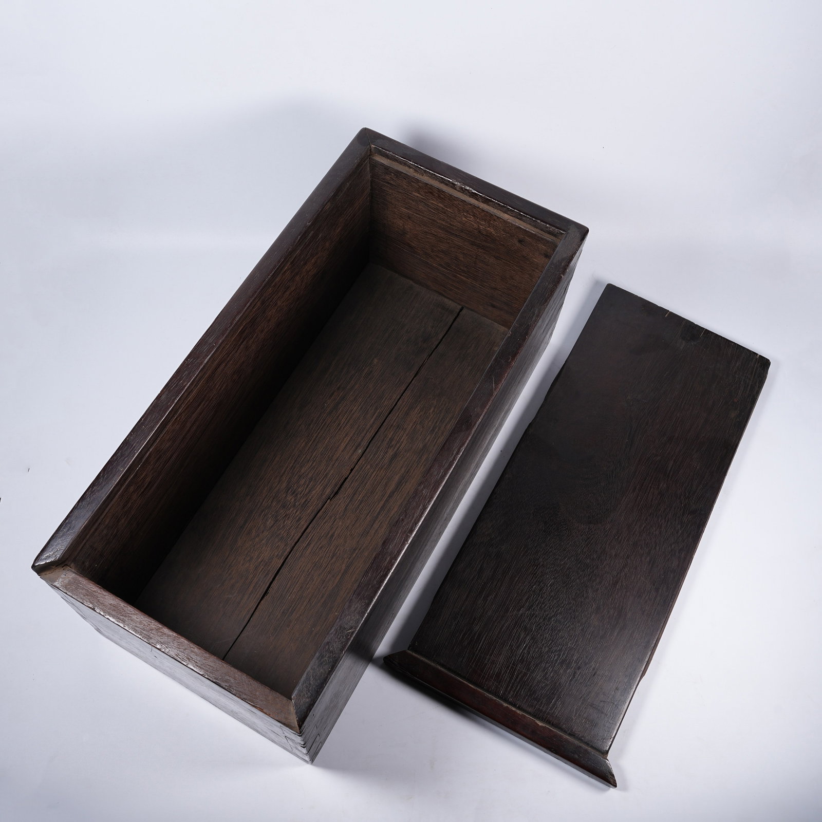 A IRONWOOD LIDDED BOX: Ironwood Lidded Box