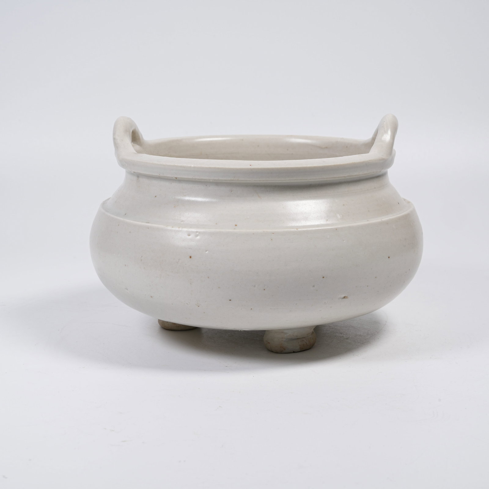 A WHITE GLAZE CENSER: White Glaze Censer