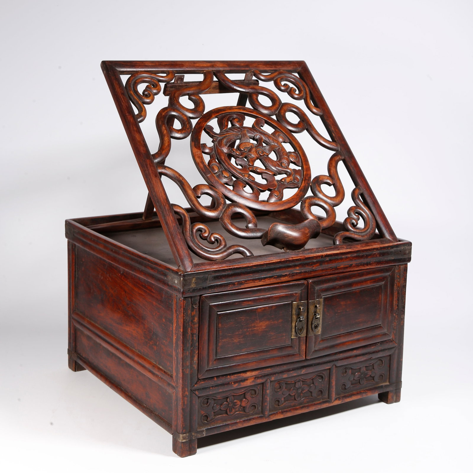 A CARVED HUANGHUALI WOOD BOOKSHELF WITH KUI DRAGON PATTERN (1 of 9)