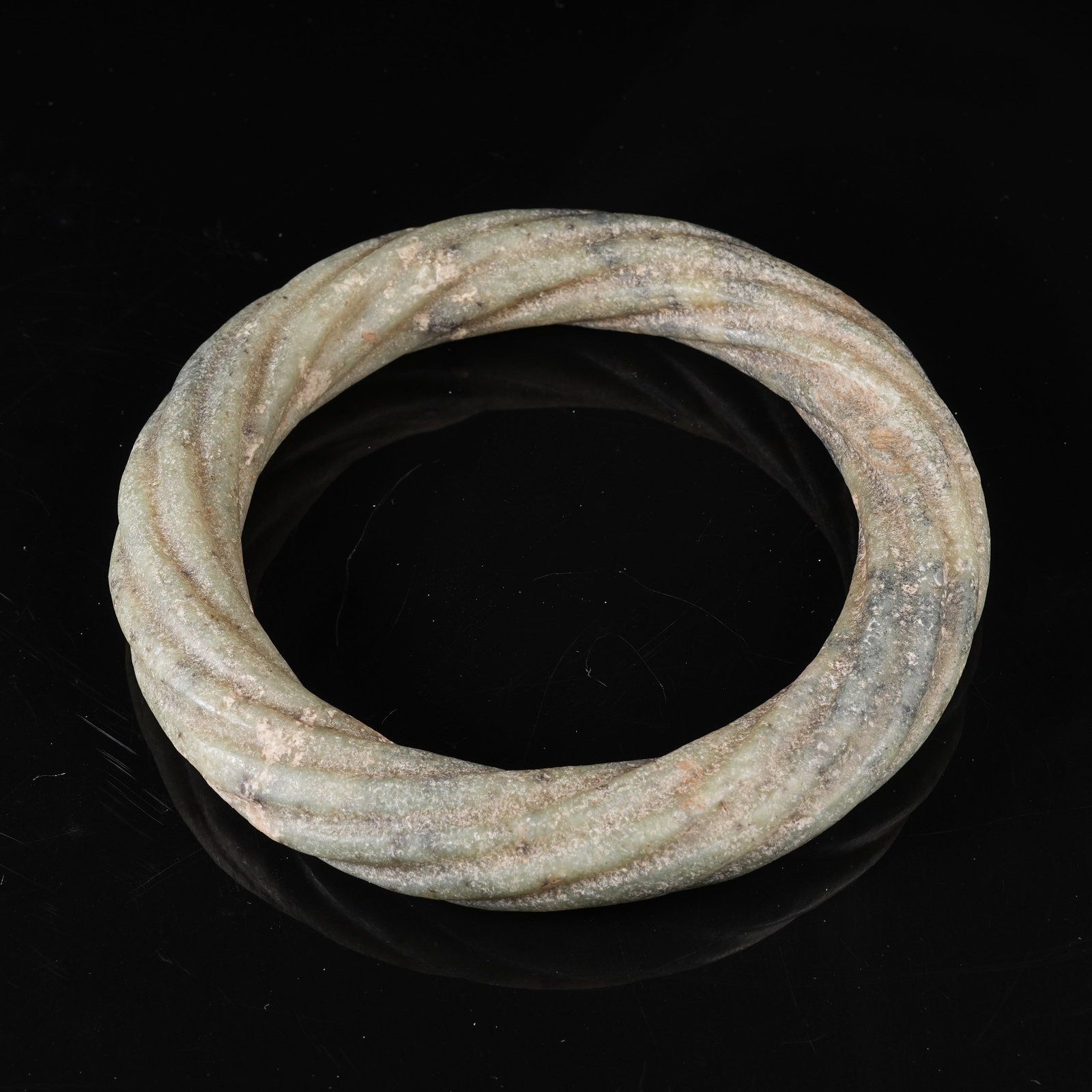 A ARCHAIC JADE TWISTED SILK PATTERN RING: Archaic Jade Twisted Silk Pattern Ring