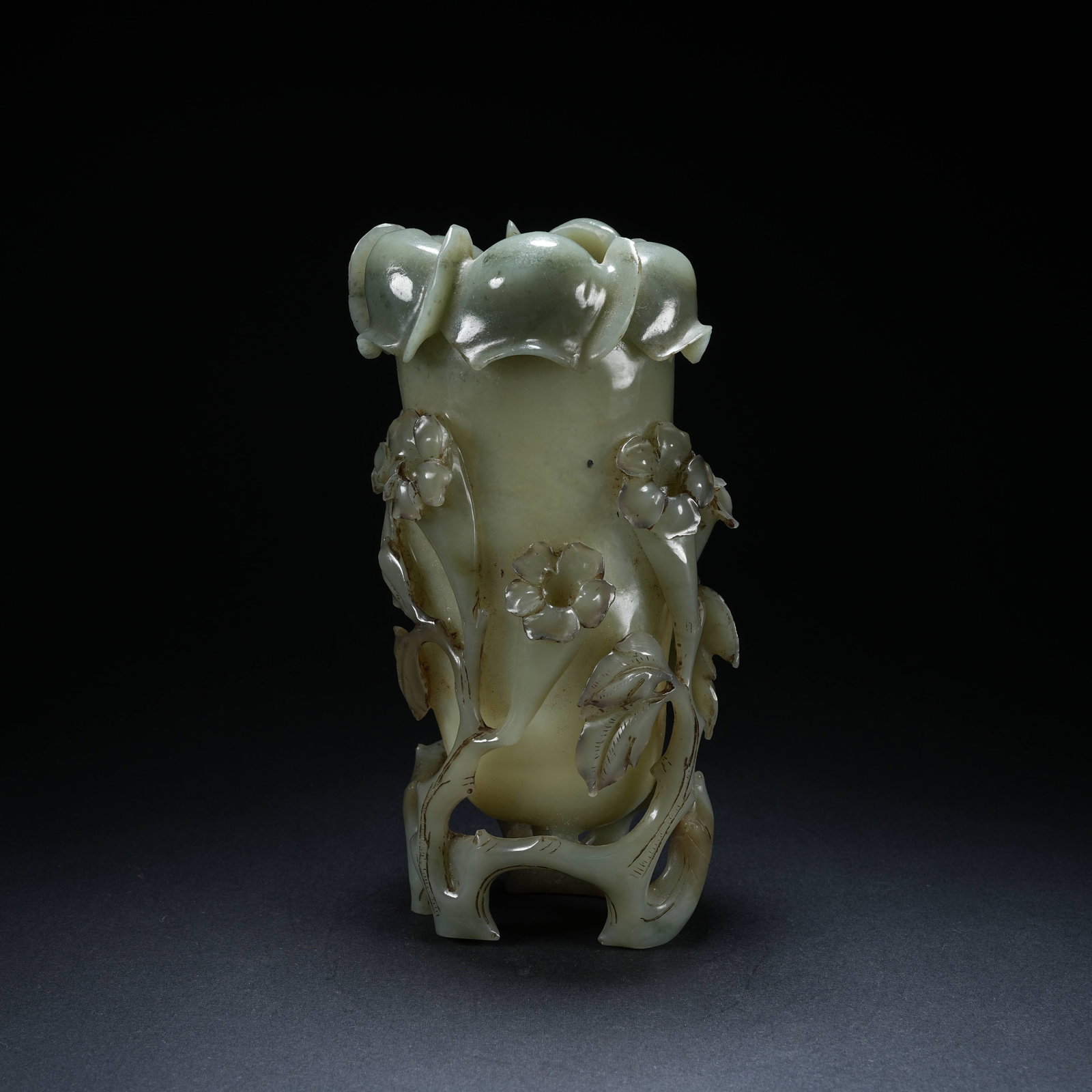A HETIAN JADE FLOWER PATTERN INCENSE HOLDER: Hetian Jade Flower Pattern Incense Holder