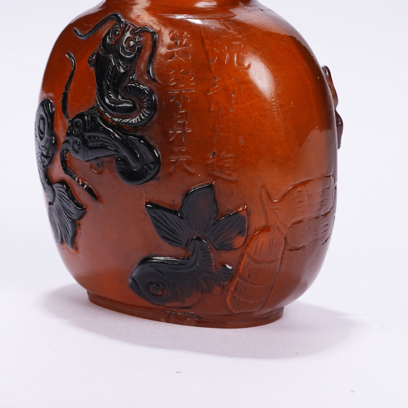 A AMBER FISH PATTERN SNUFF BOTTLE - 8