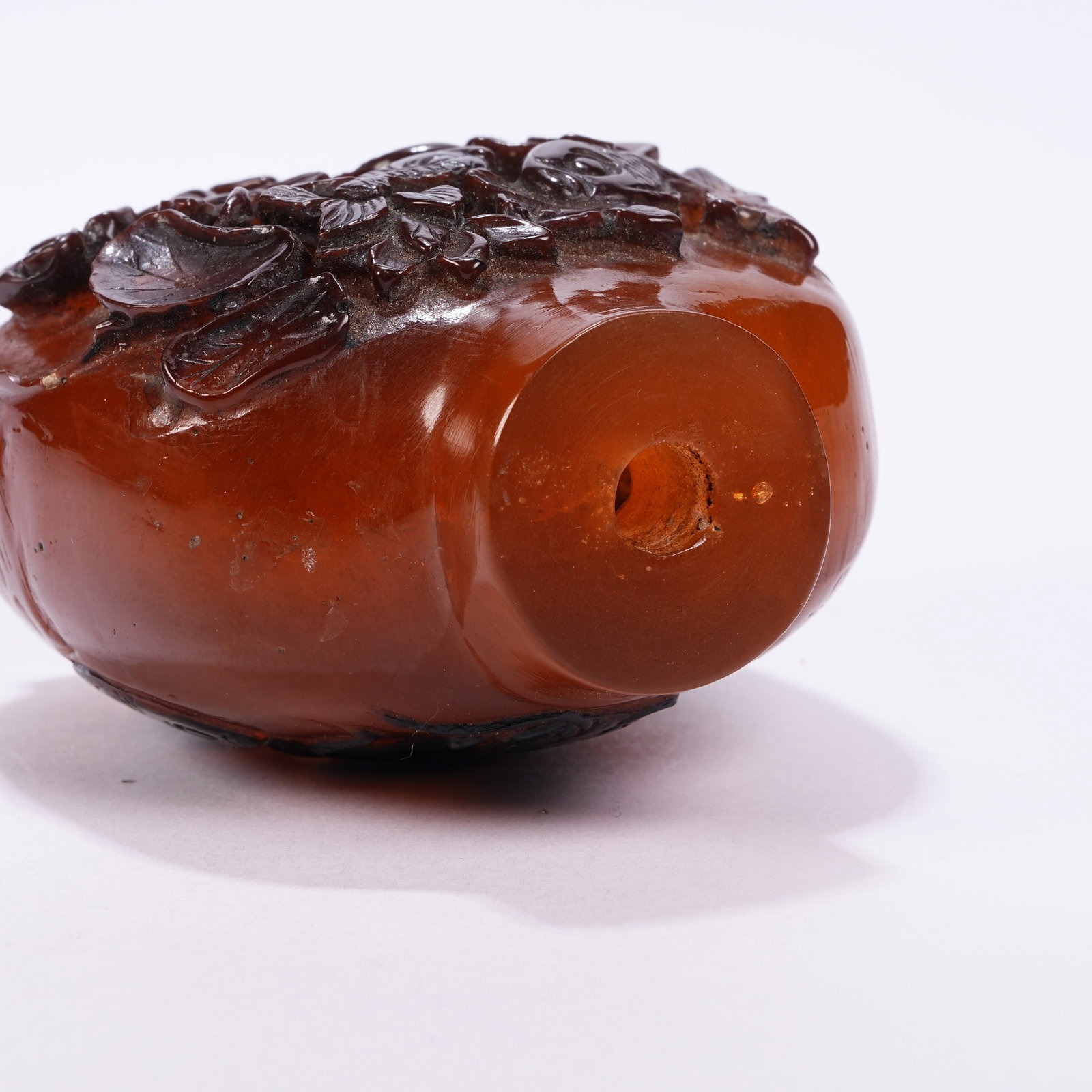 A AMBER FISH PATTERN SNUFF BOTTLE - 9