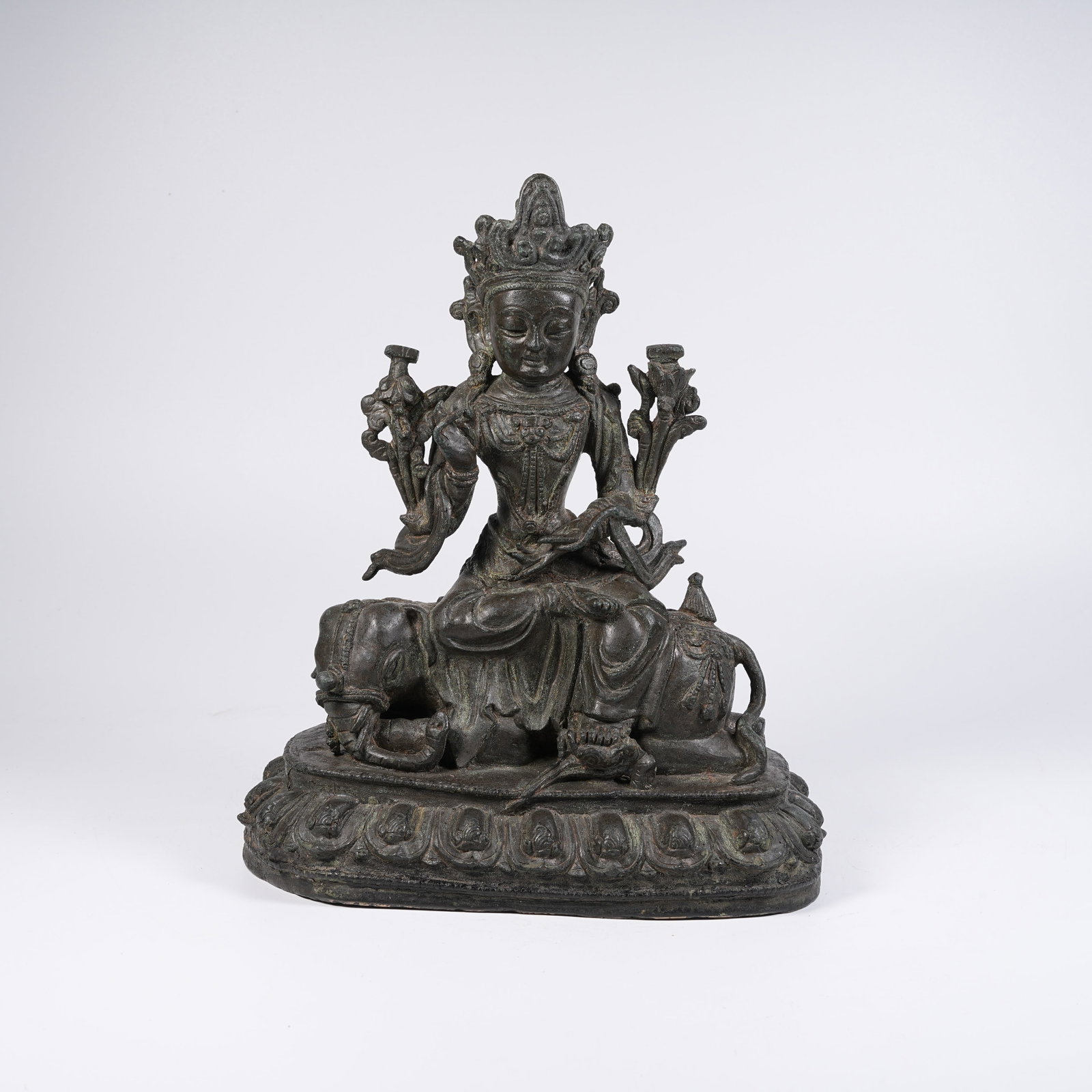 A BRONZE STATUE OF GUANYIN (1 of 9)