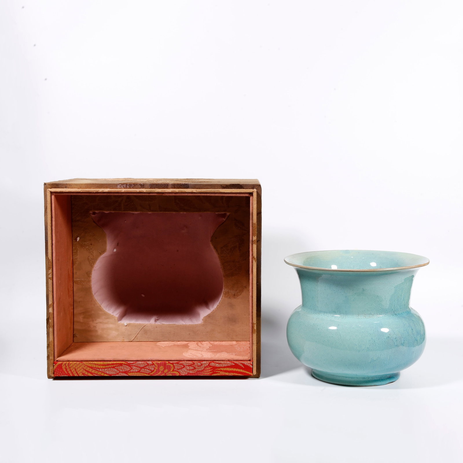 A RU KILN WASTE VESSEL: Ru Kiln Waste Vessel