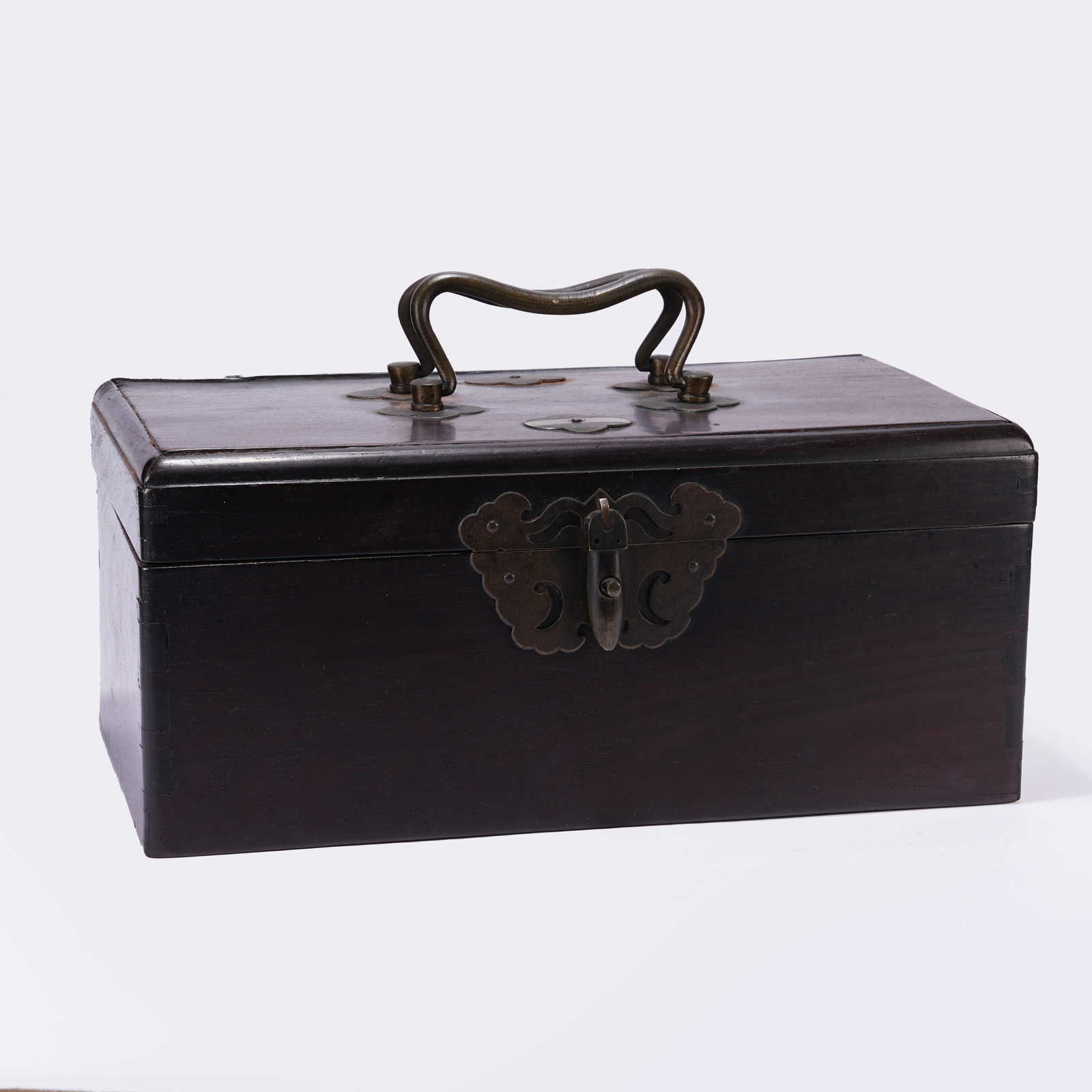 A RED SANDALWOOD LIDDED BOX WITH LOOP HANDLE (1 of 10)