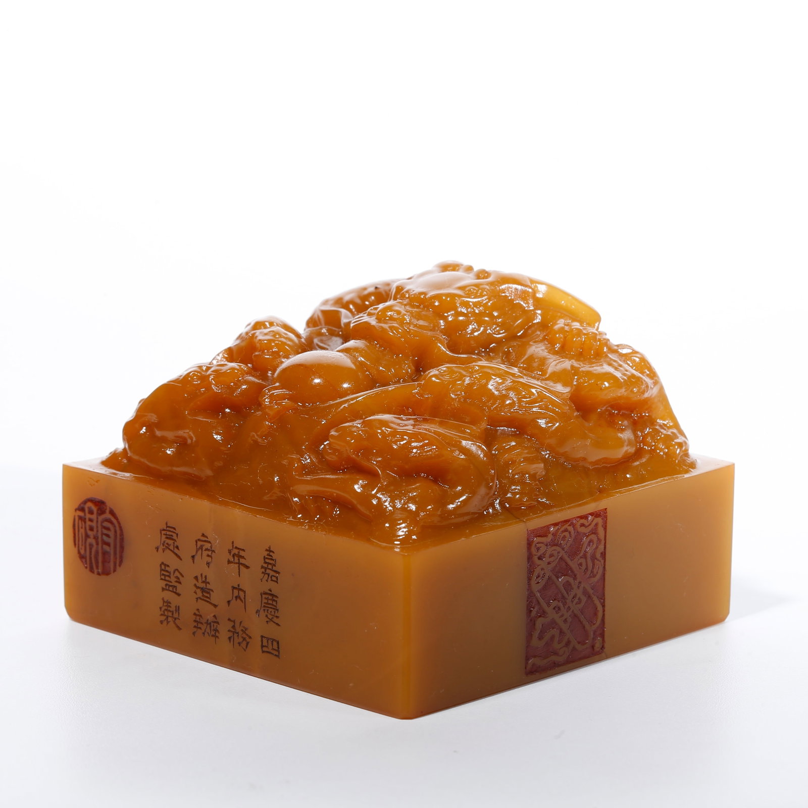 A SEAL CARVED WITH FIVE-DRAGON PATTERN FROM SHOUSHAN TIANHUANG STONE: Seal carved with five-dragon pattern from Shoushan Tianhuang stone