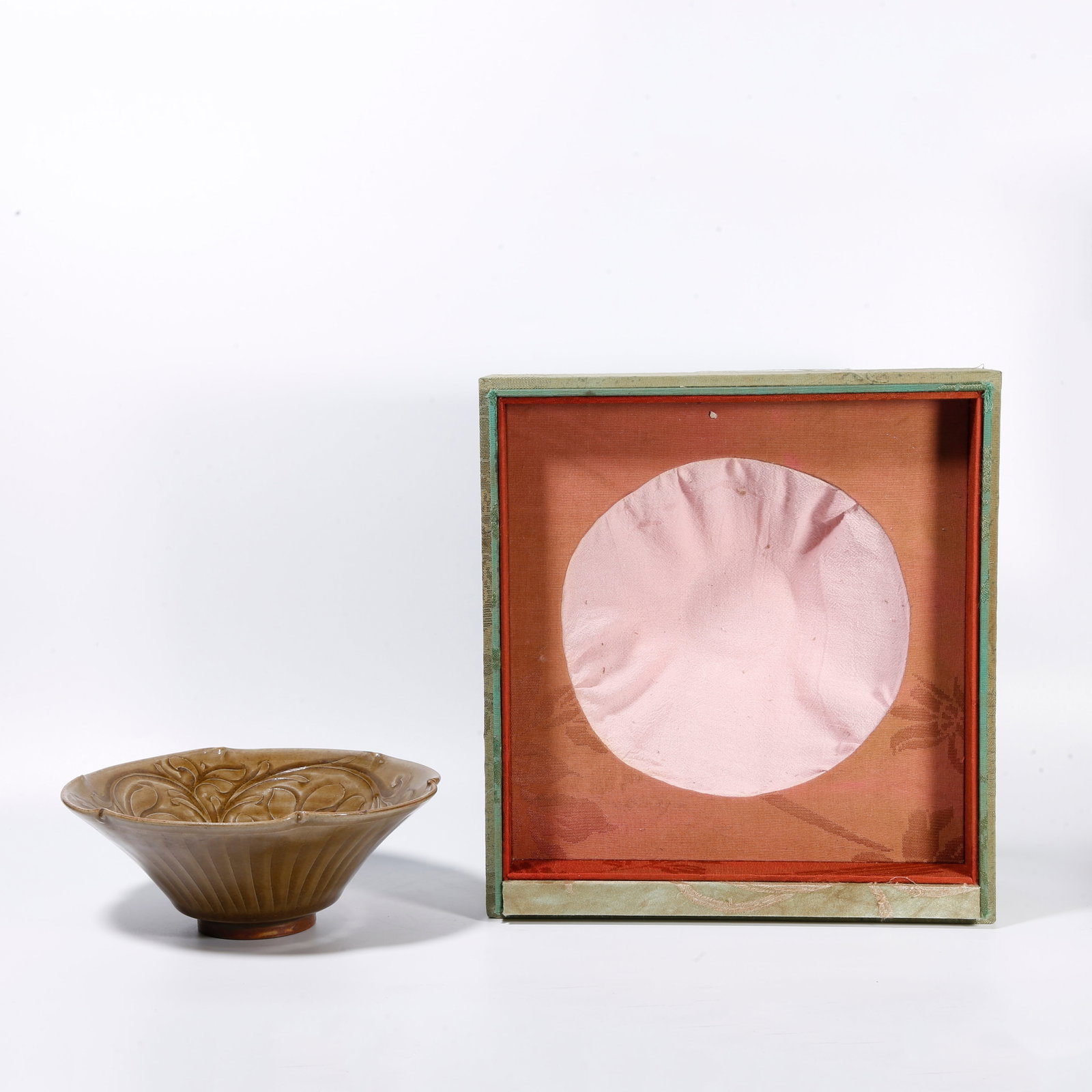 A YAOZHOU KILN FLORAL-RIM BOWL: Yaozhou Kiln Floral-rim Bowl
