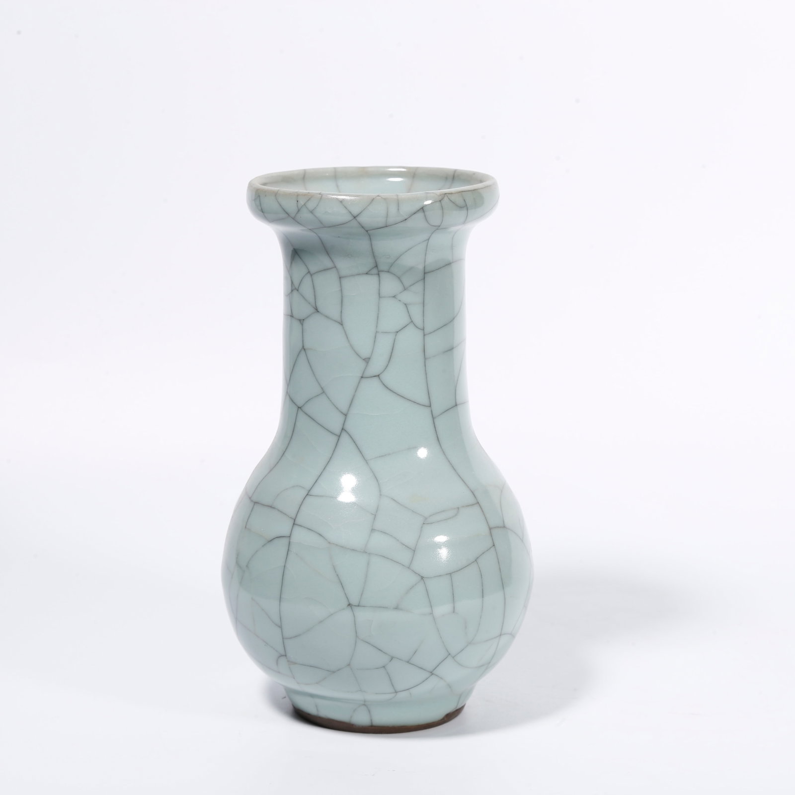 A OFFICIAL KILN PLATE-MOUTH VASE: Official Kiln Plate-mouth Vase
