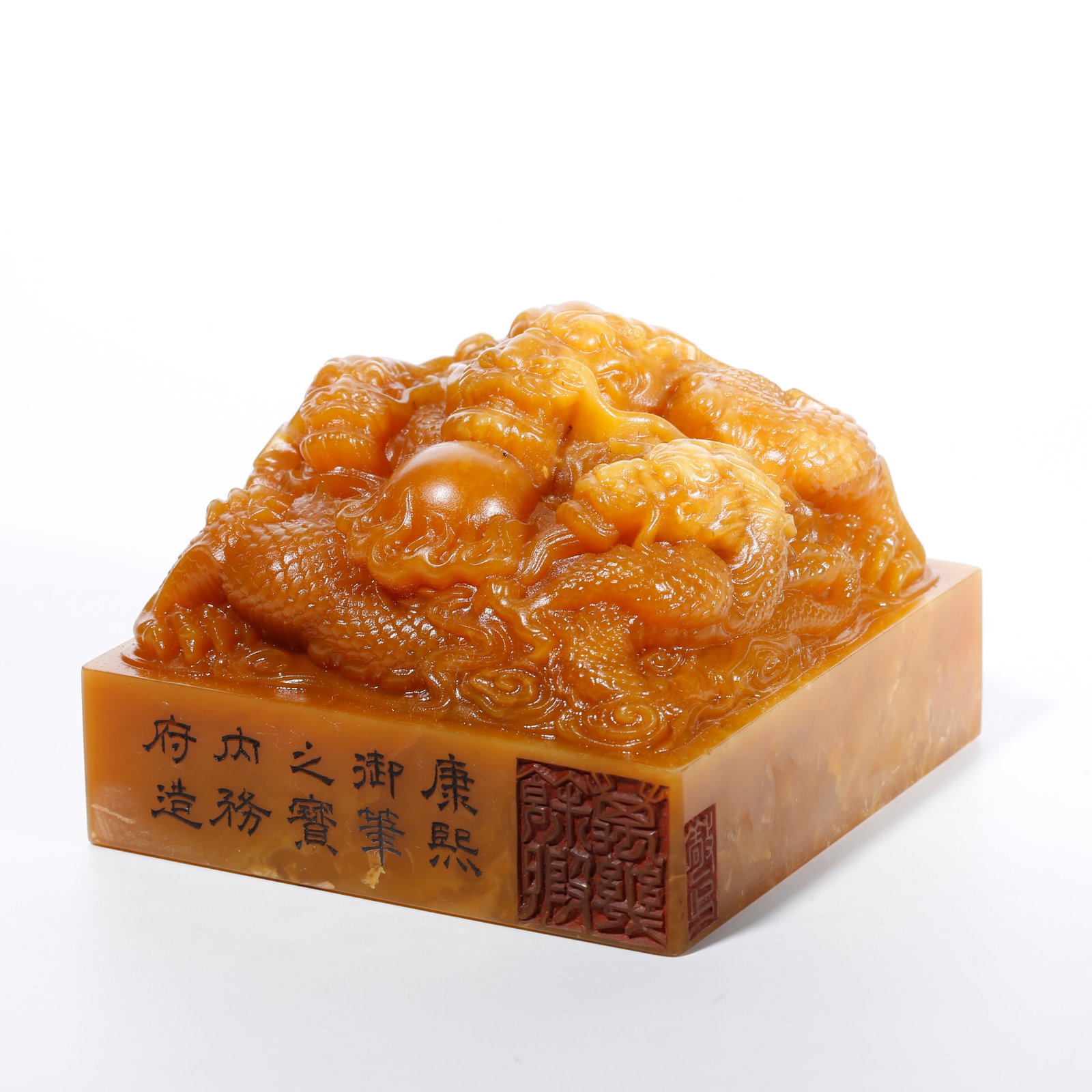 A SEAL CARVED WITH THREE-DRAGON PATTERN FROM SHOUSHAN TIANHUANG STONE (1 of 9)