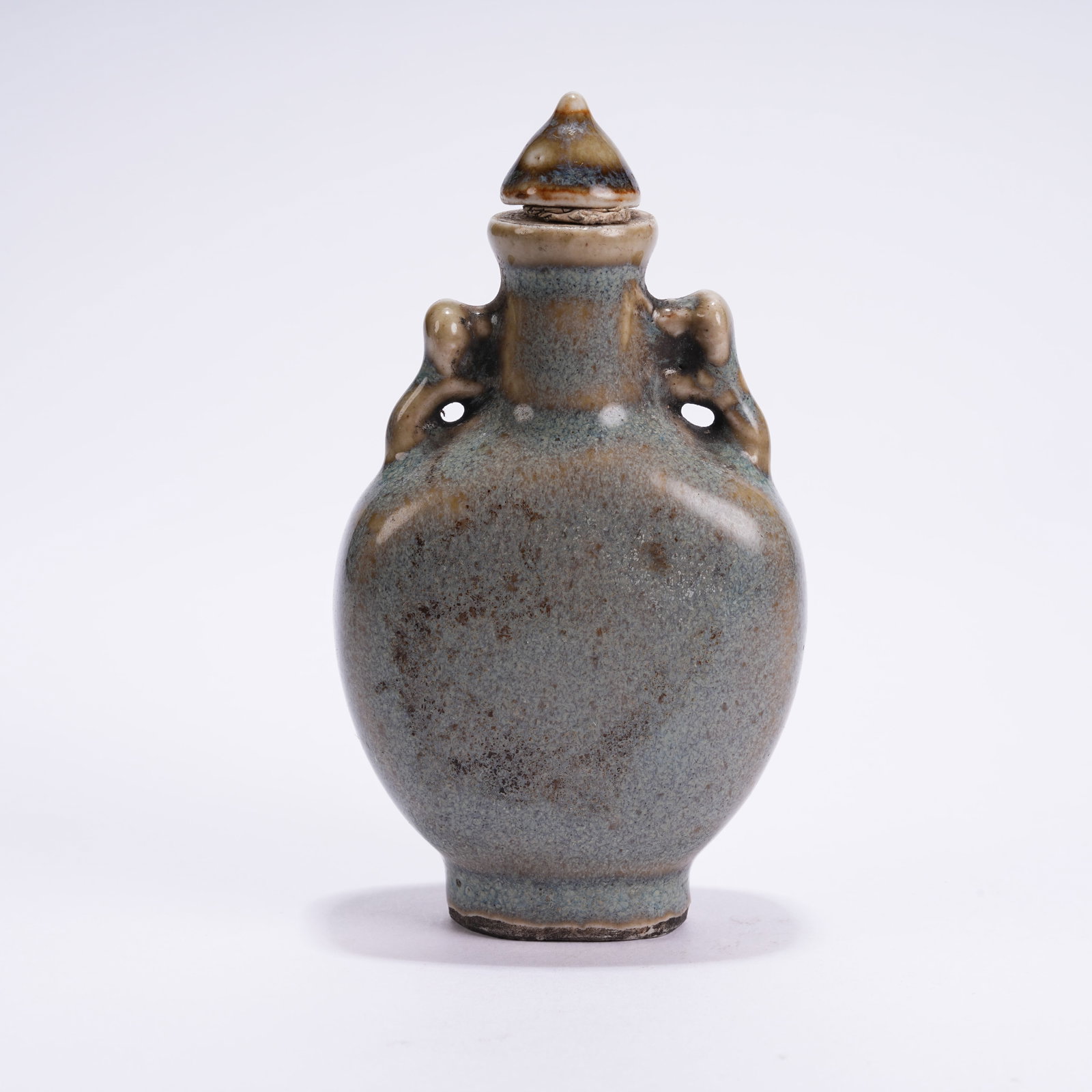 A KILN-TRANSFORMED GLAZE BEAST-EAR SNUFF BOTTLE: Kiln-transformed Glaze Beast-ear Snuff Bottle