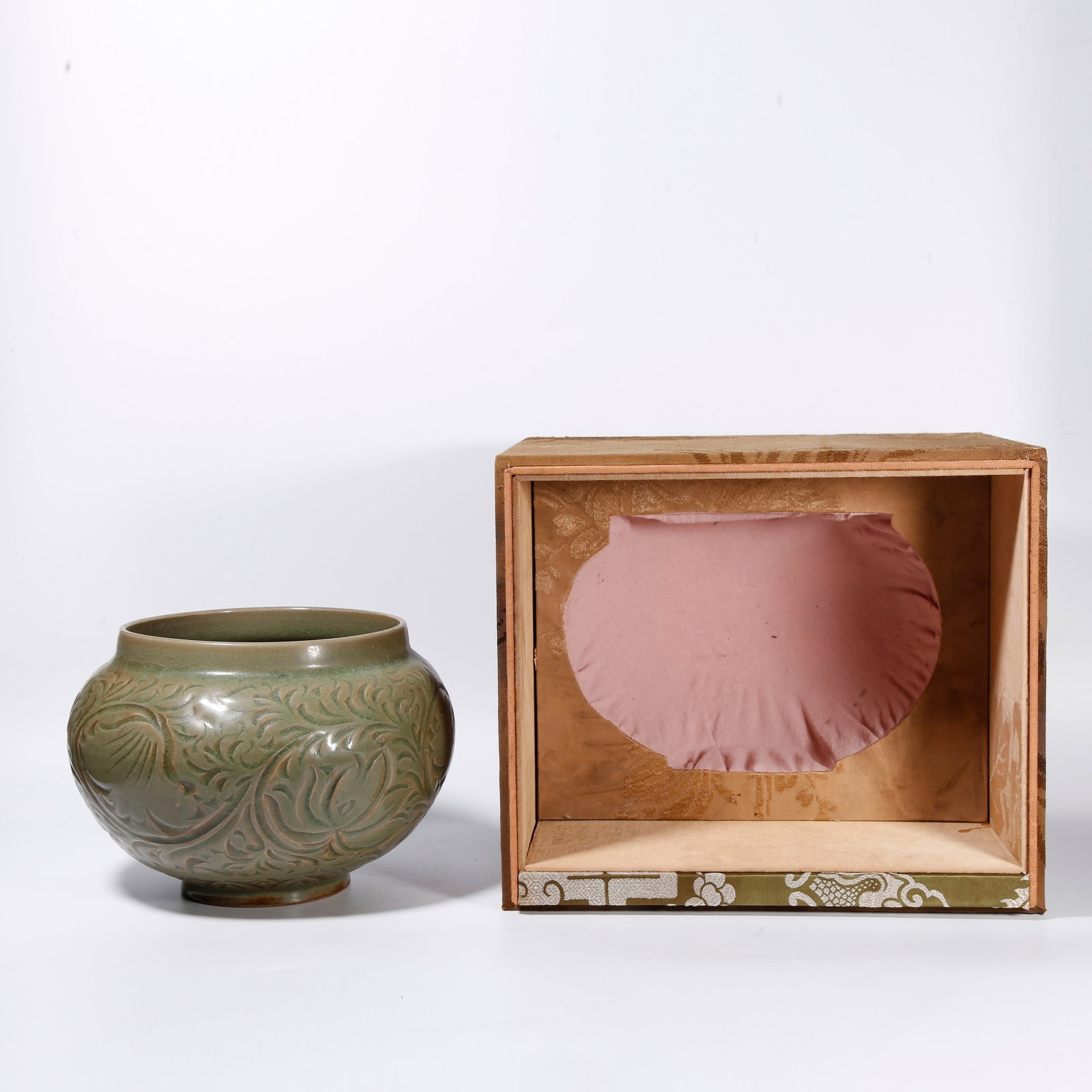 A YAOZHOU KILN JAR WITH FLORAL PATTERNS: Yaozhou Kiln Jar with Floral Patterns