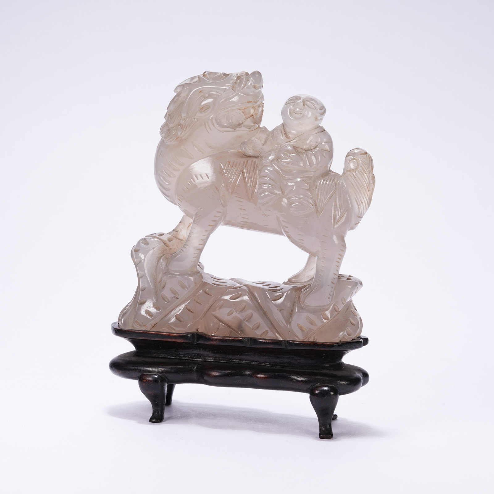 A AGATE ORNAMENT OF BOYS PLAYING WITH LIONS: Agate Ornament of Boys Playing with Lions