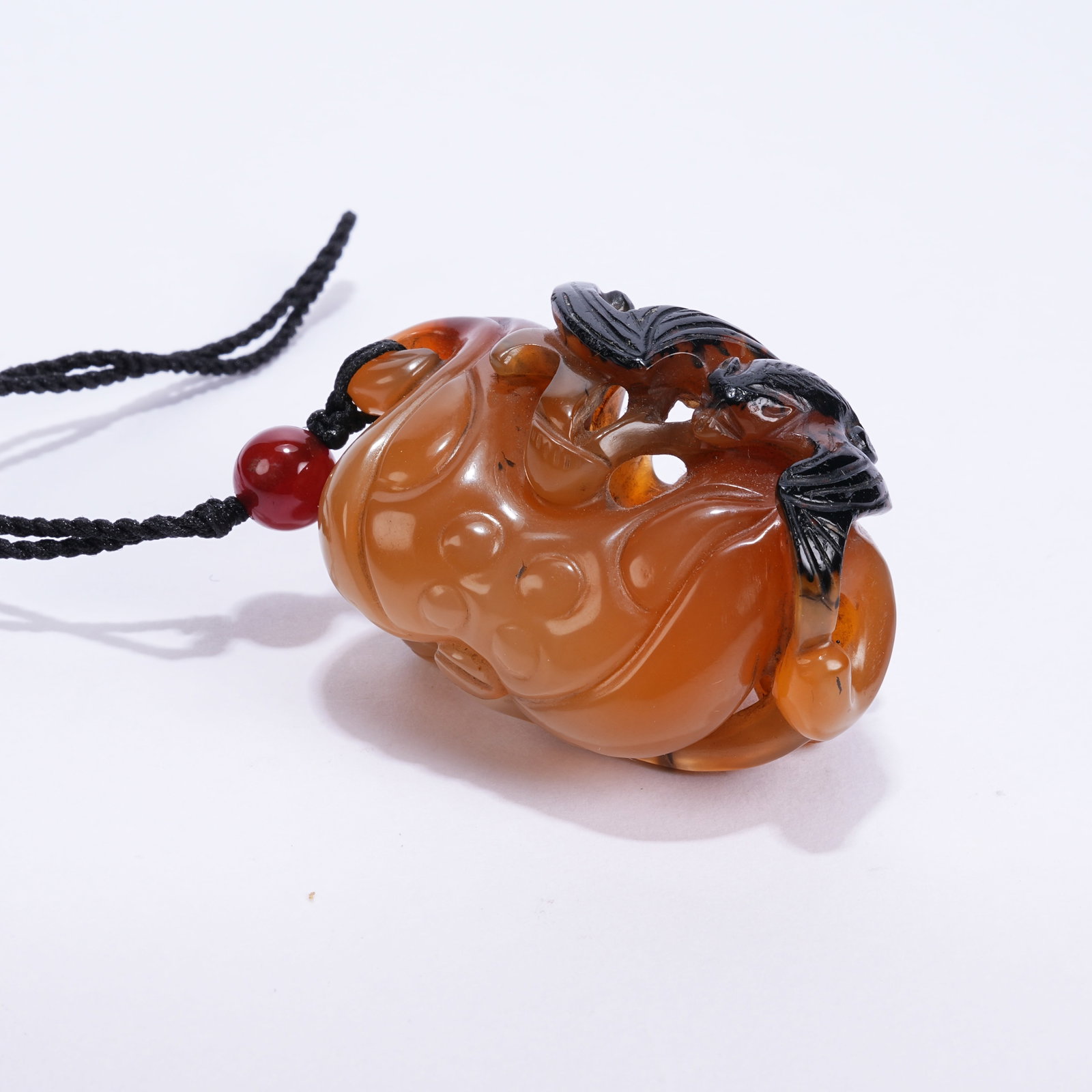 A AGATE SKILLFULLY CARVED FORTUNE PATTERN PENDANT: Agate Skillfully Carved Fortune Pattern Pendant
