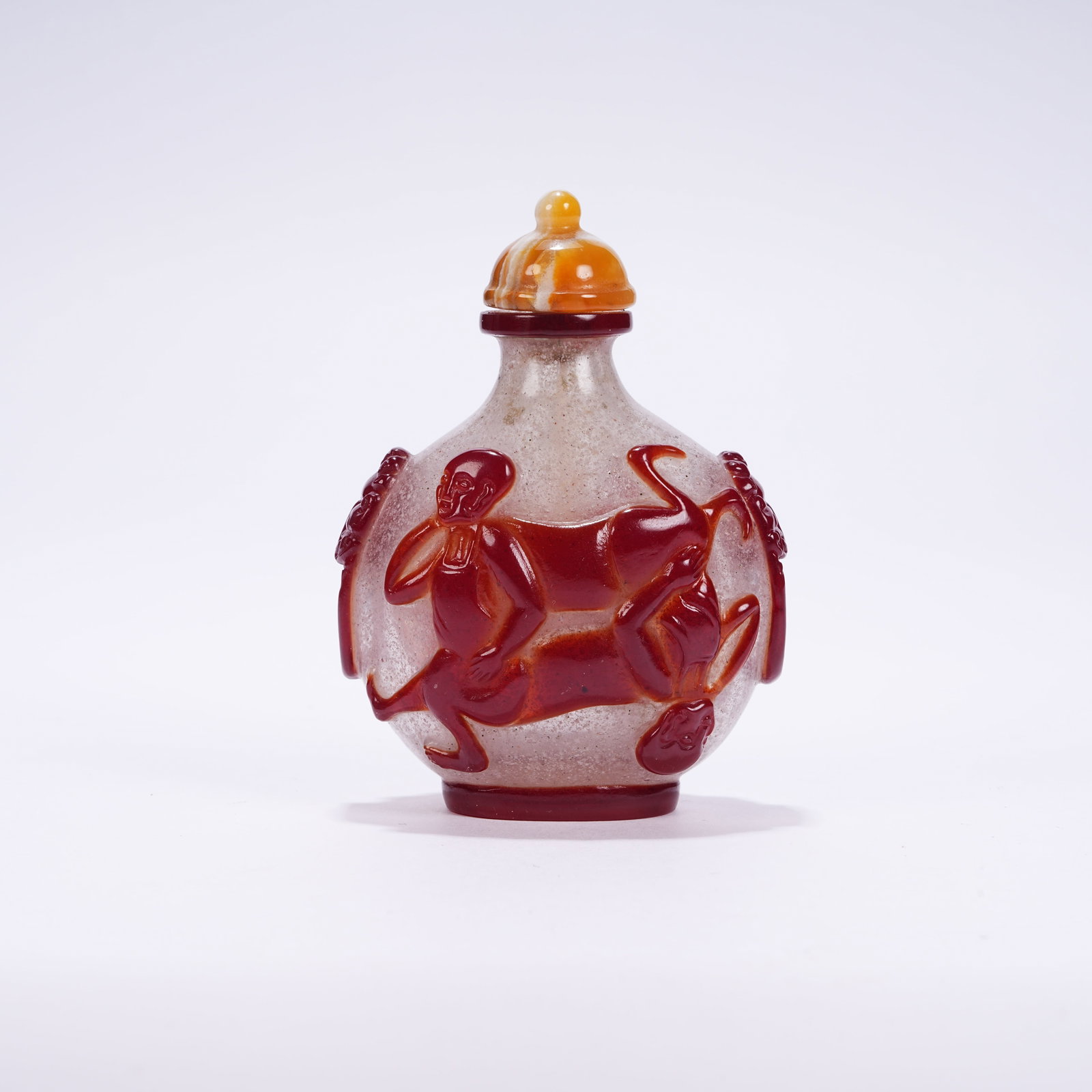 A OVERLAY GLASS CHILDREN PLAYING PATTERN SNUFF BOTTLE: Overlay Glass Children Playing Pattern Snuff Bottle