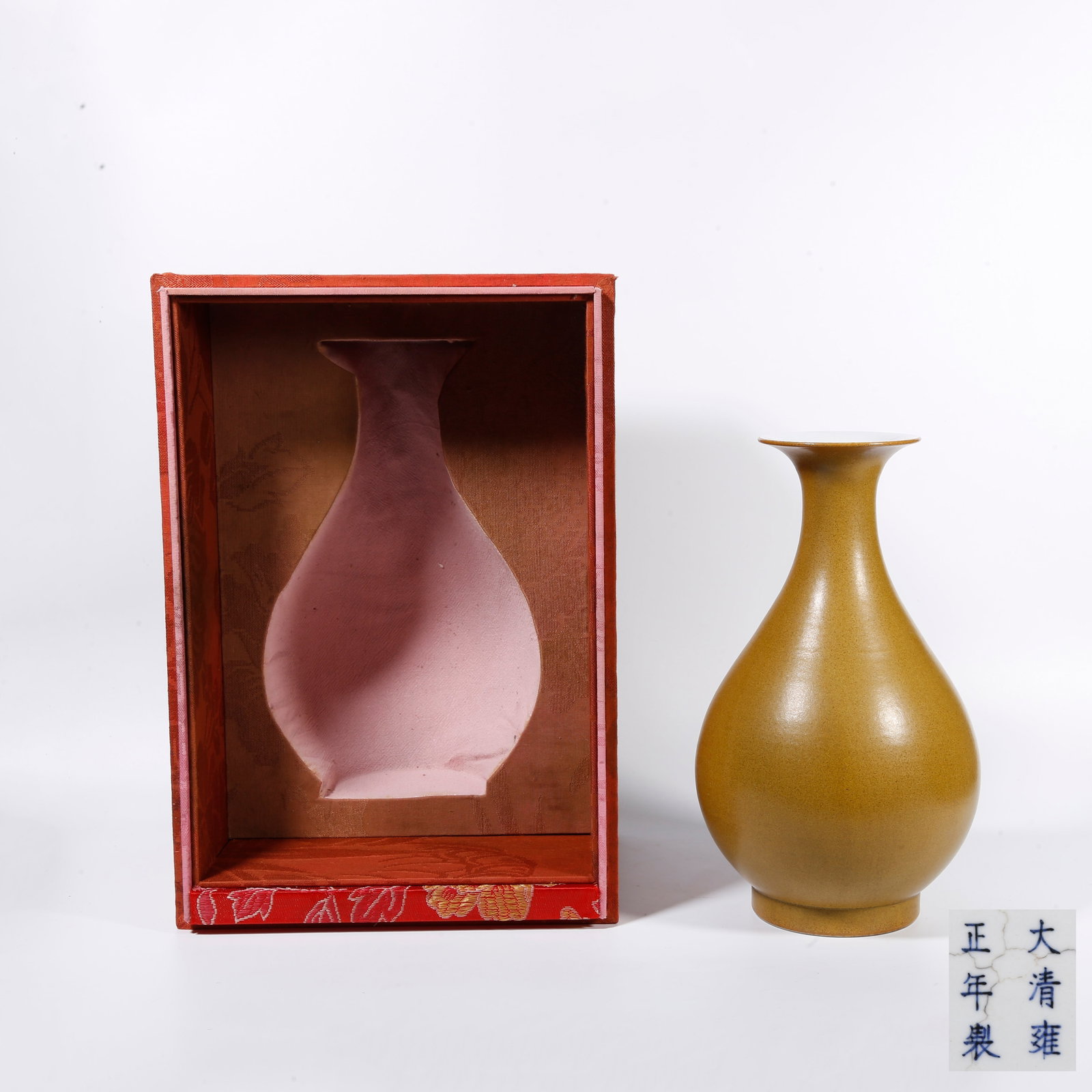 A TEA-DUST GLAZE YUHUCHUN VASE (1 of 9)