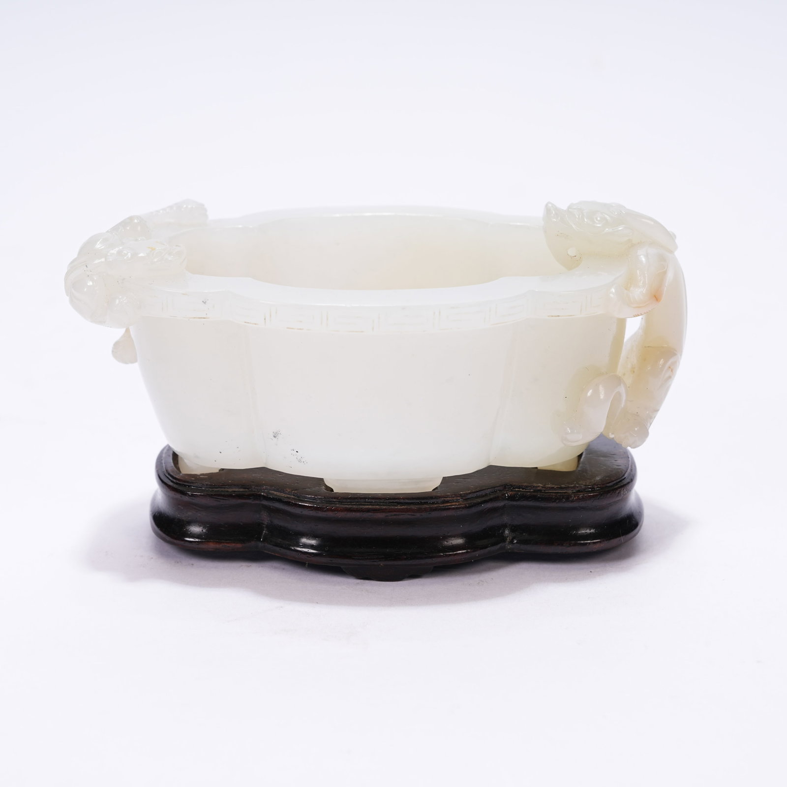 A HETIAN JADE CHI DRAGON PATTERN CRABAPPLE-SHAPED WASHER: Hetian Jade Chi Dragon Pattern Crabapple-shaped Washer