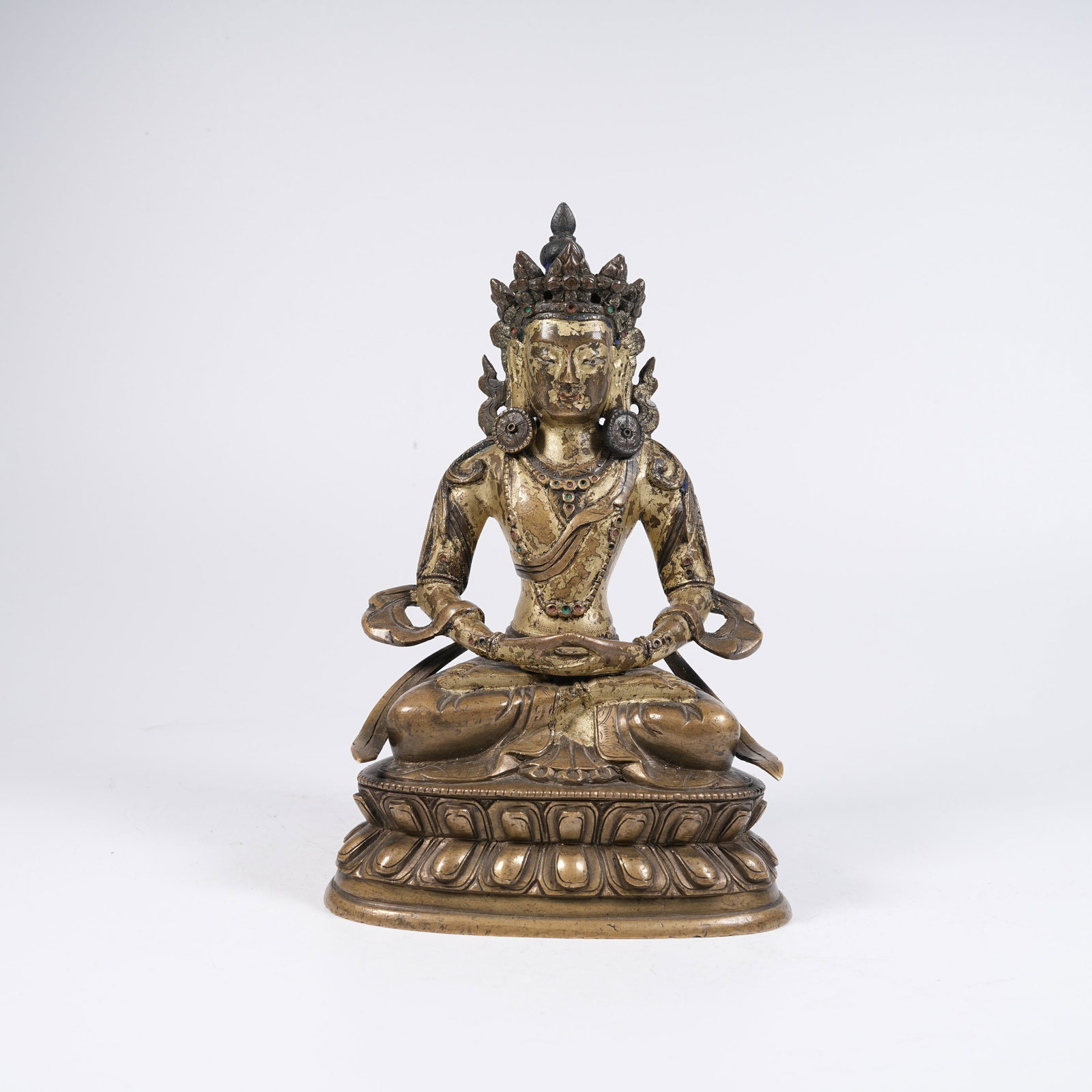 A BRONZE BUDDHA STATUE: Bronze Buddha Statue