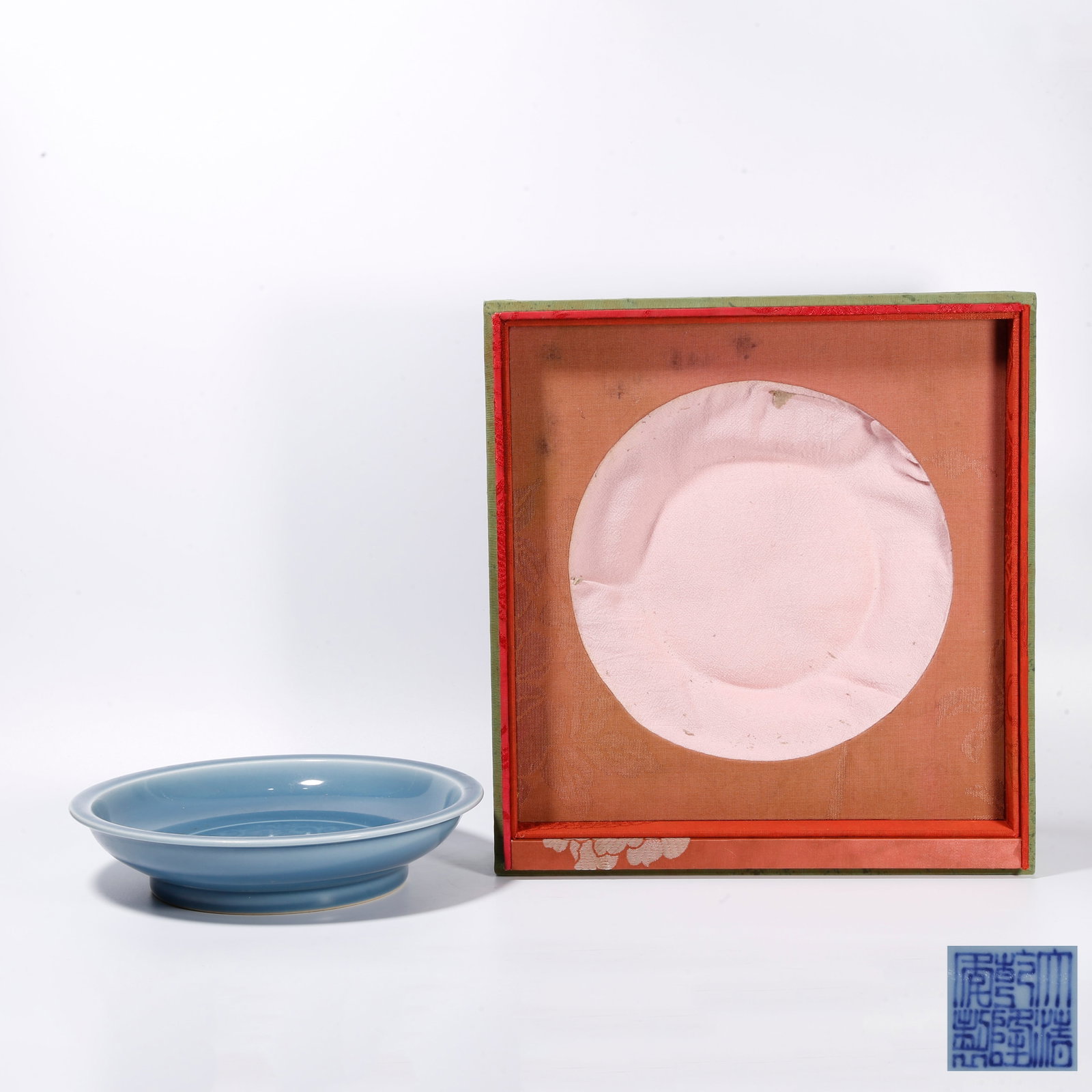 A SKY-CELADON GLAZE PLATE WITH FLARED RIM (1 of 10)