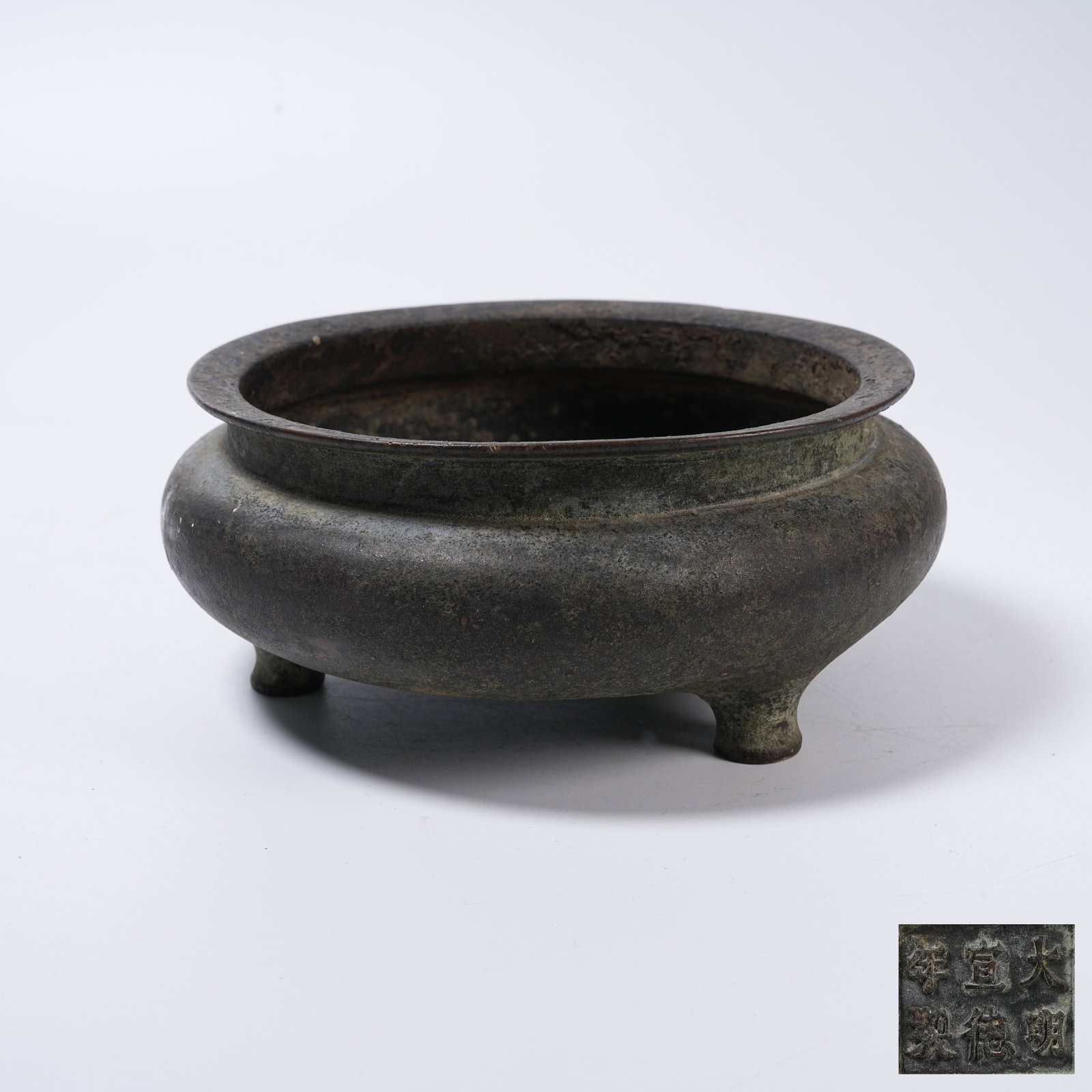 A BRONZE LI-STYLE CENSER: Bronze Li-Style Censer