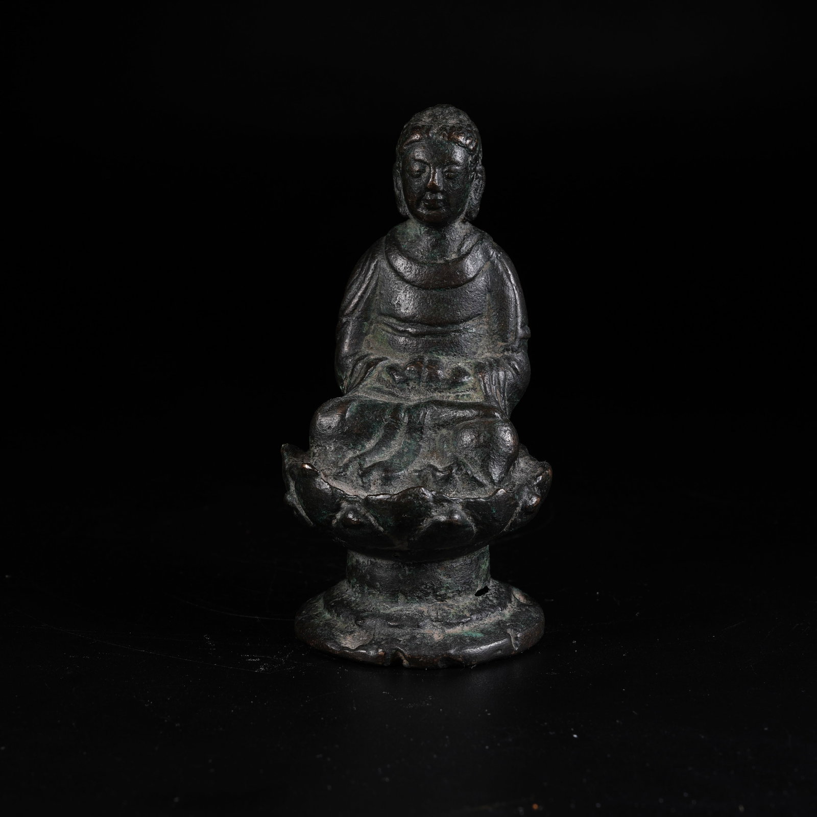 A BRONZE SEATED BUDDHA: Bronze Seated Buddha