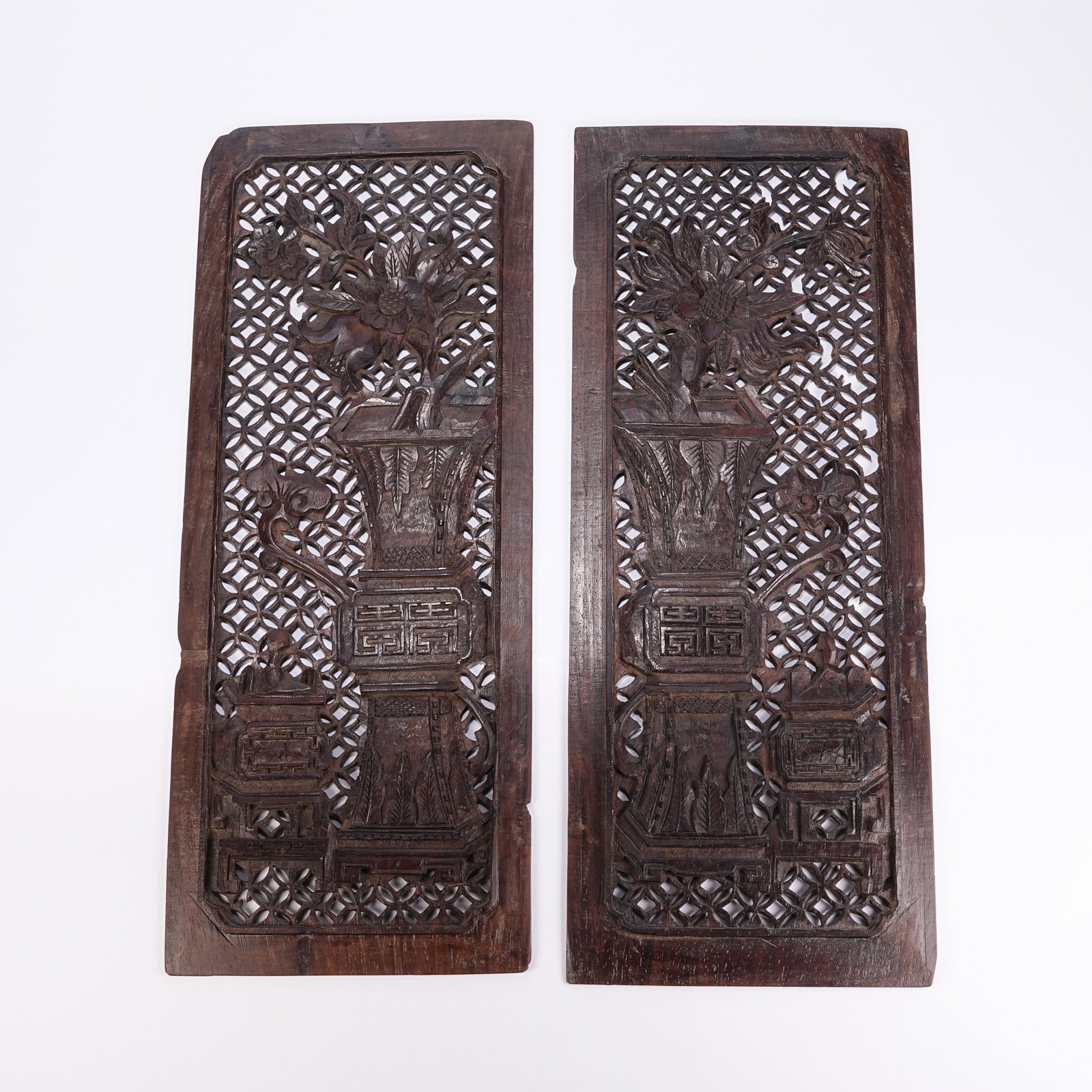 A RED SANDALWOOD ANTIQUE PATTERN PANEL: Red Sandalwood Antique Pattern Panel