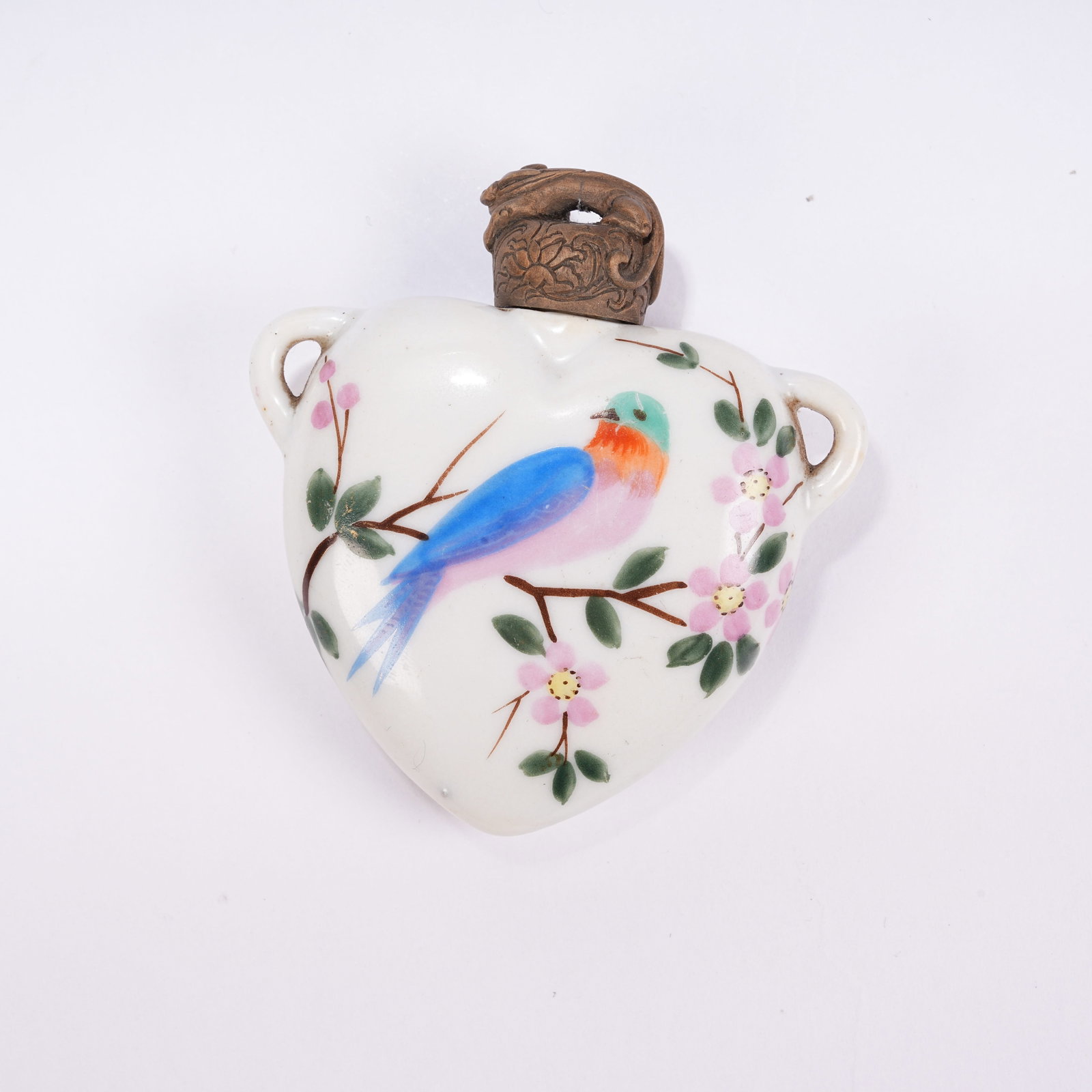 A FAMILLE ROSE PEACH-SHAPED SNUFF BOTTLE: Famille Rose Peach-shaped Snuff Bottle