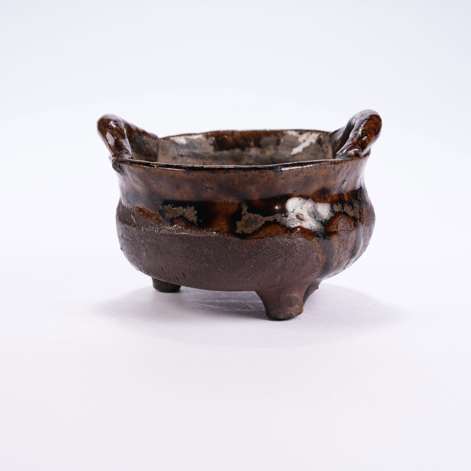 A ANCIENT KILN TRIPOD BRIDGE-EAR CENSER (1 of 9)
