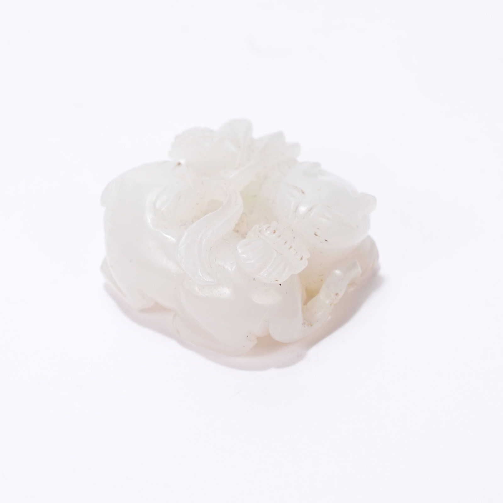 A HETIAN JADE TWIN BEAST PENDANT: Hetian Jade Twin Beast Pendant