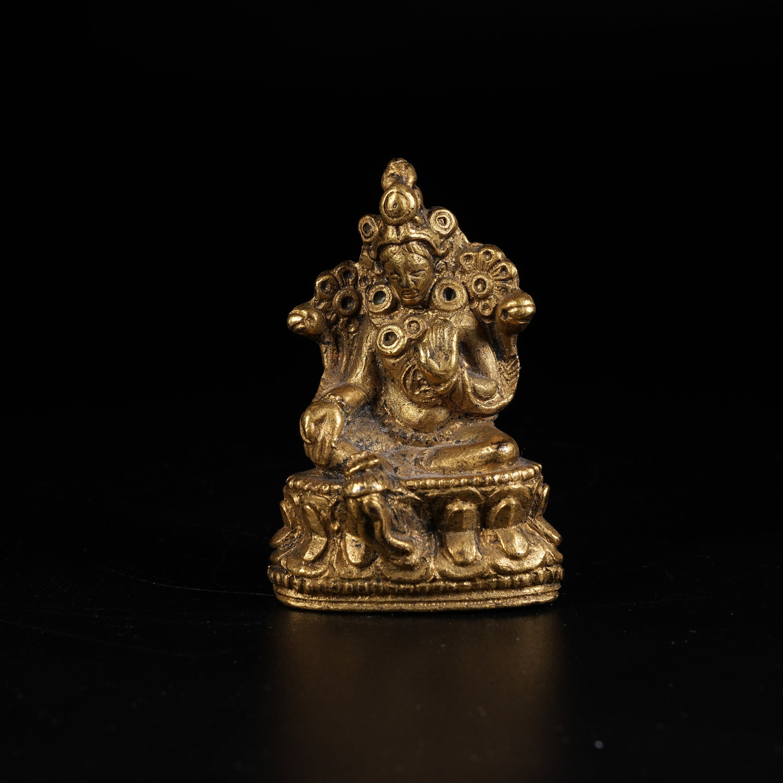A GILDED BRONZE STATUE OF GUANYIN: Gilded Bronze Statue of Guanyin