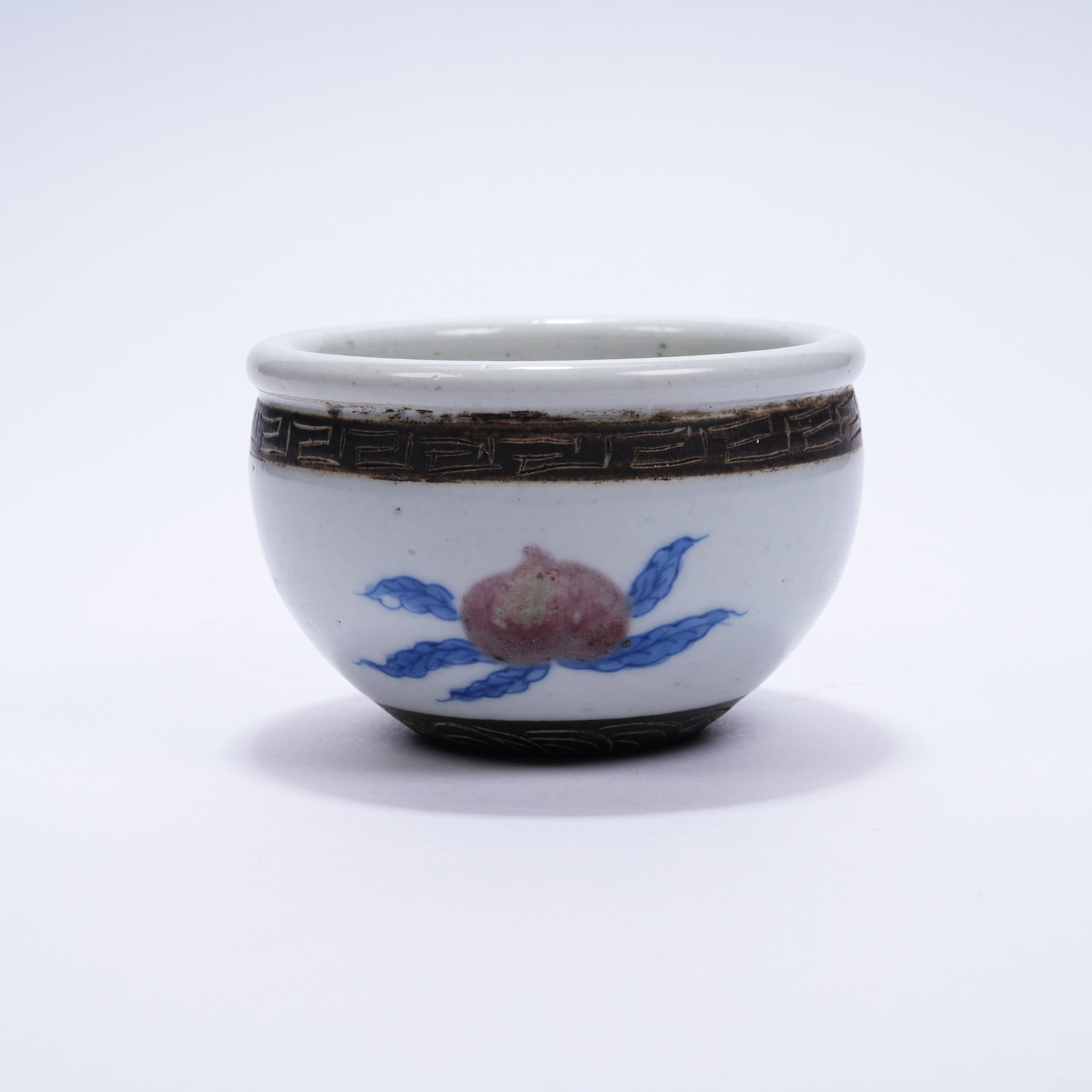 A BLUE AND WHITE UNDERGLAZE RED CUP WITH PEACH OF LONGEVITY PATTERN: Blue and White Underglaze Red Cup with Peach of Longevity Pattern