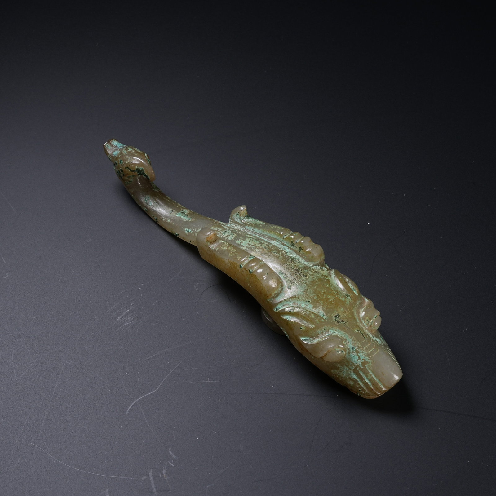 A ANCIENT JADE BELT HOOK WITH PHOENIX HEAD: Ancient Jade Belt Hook with Phoenix Head