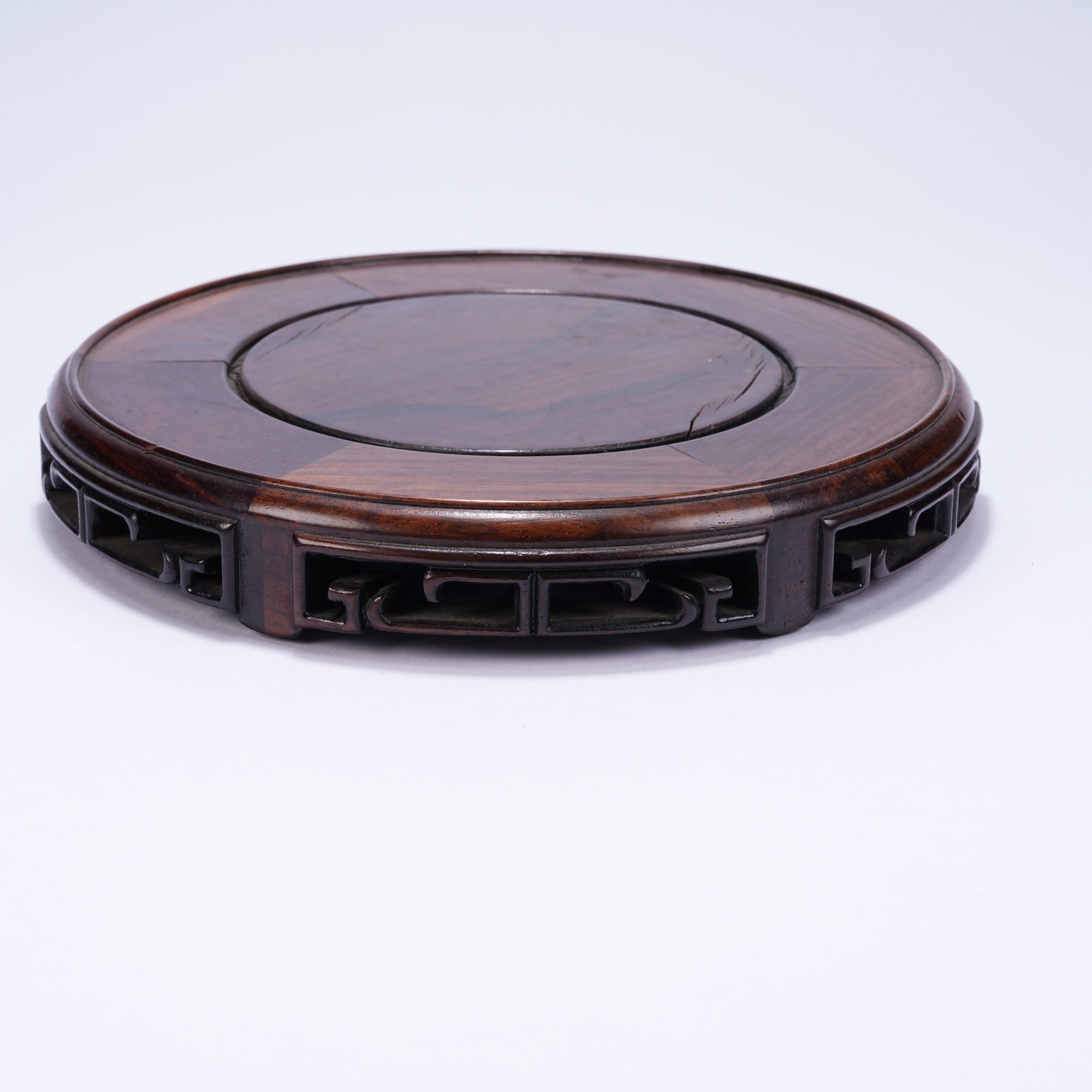 A ROUND MAHOGANY STAND (1 of 8)