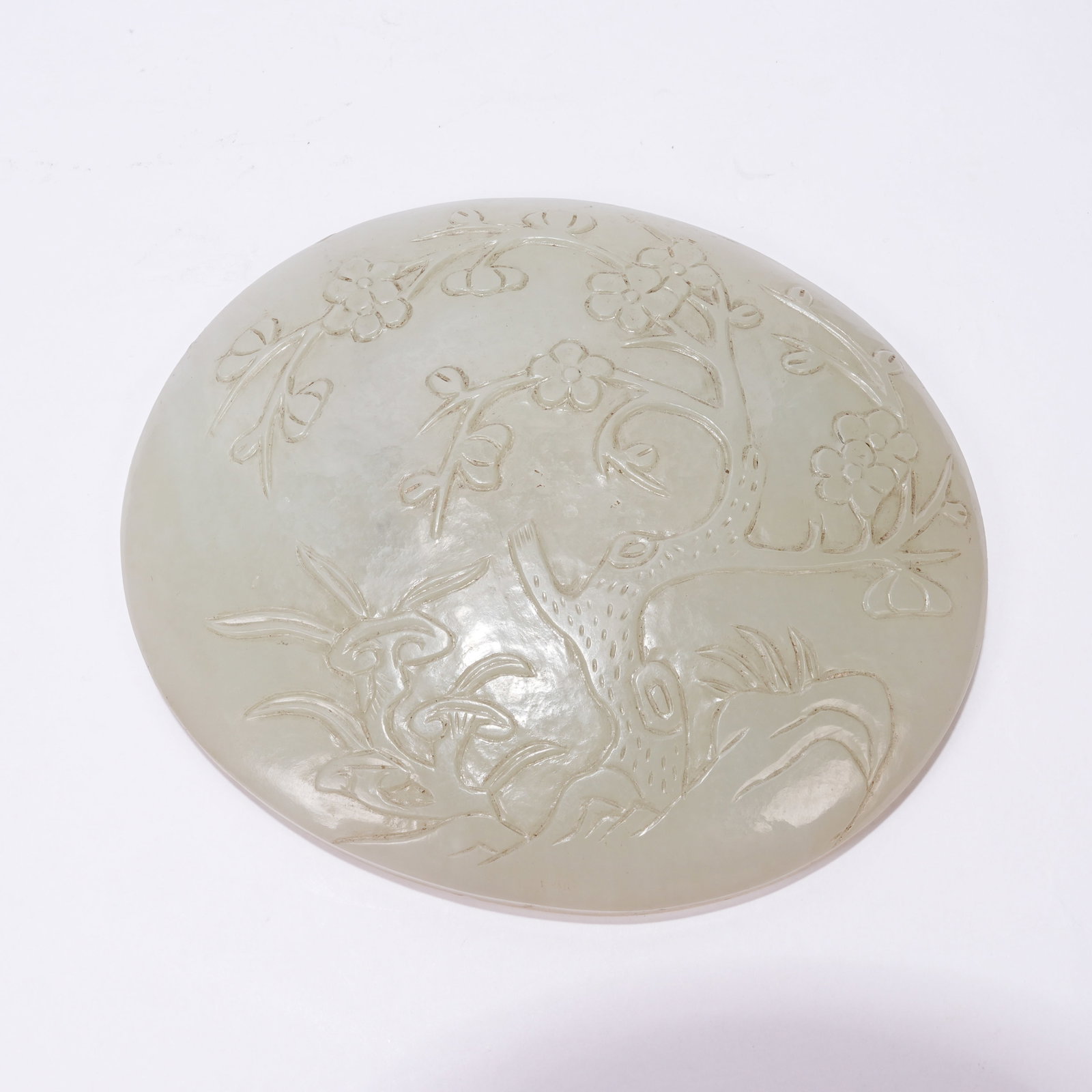 A HETIAN JADE FLORAL BELT ORNAMENT: Hetian Jade Floral Belt Ornament