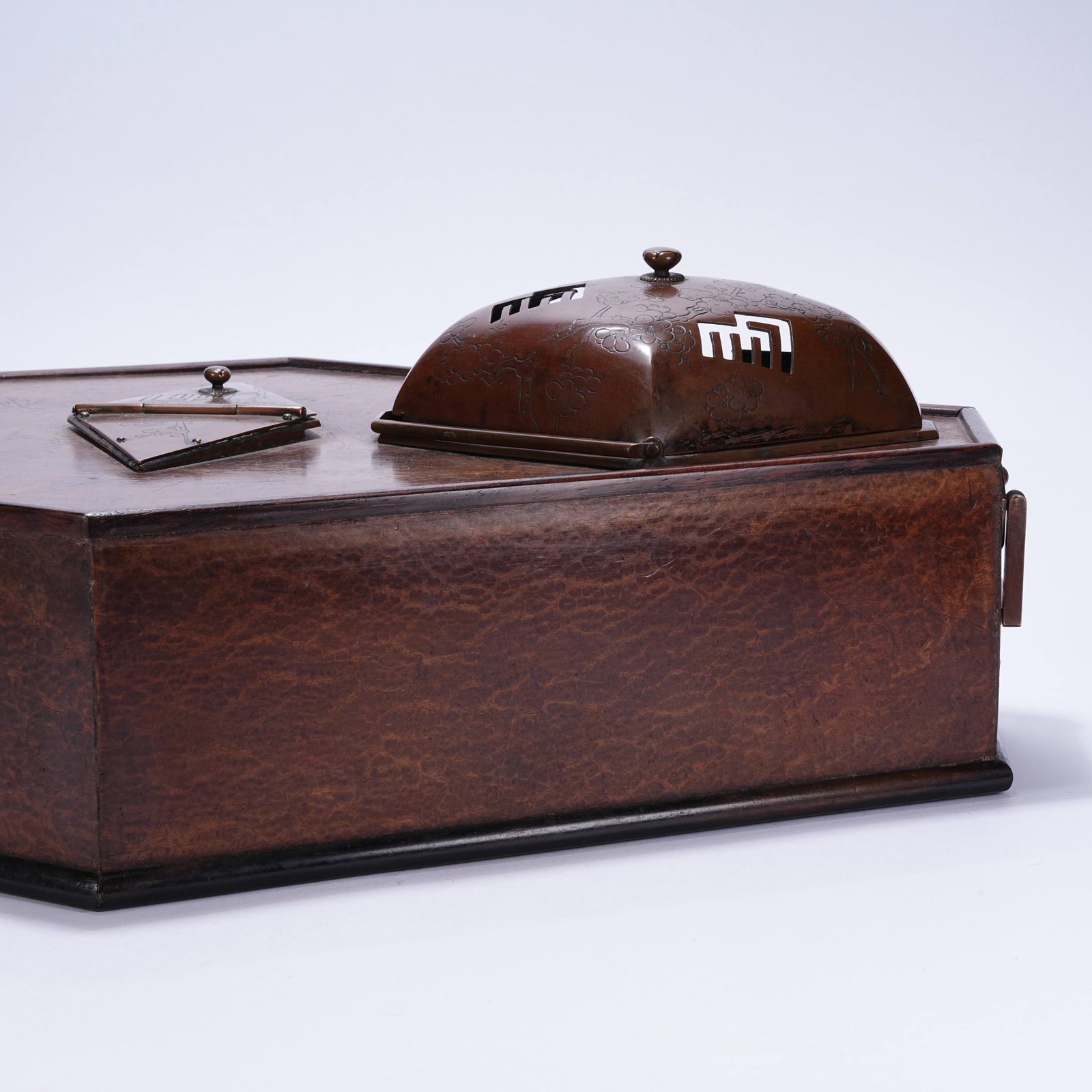A LACQUERED ANGULAR BOX - 12