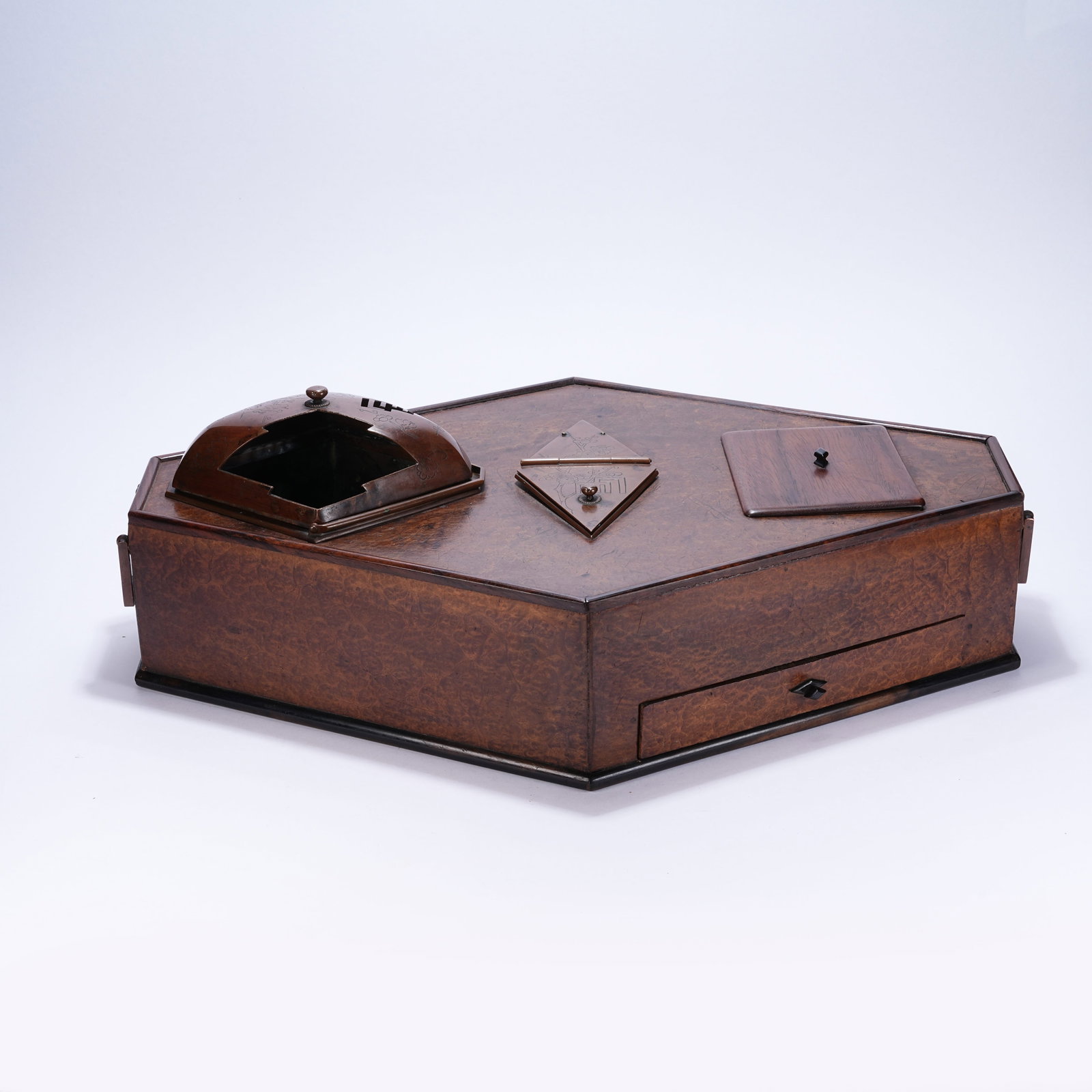 A LACQUERED ANGULAR BOX: Lacquered Angular Box