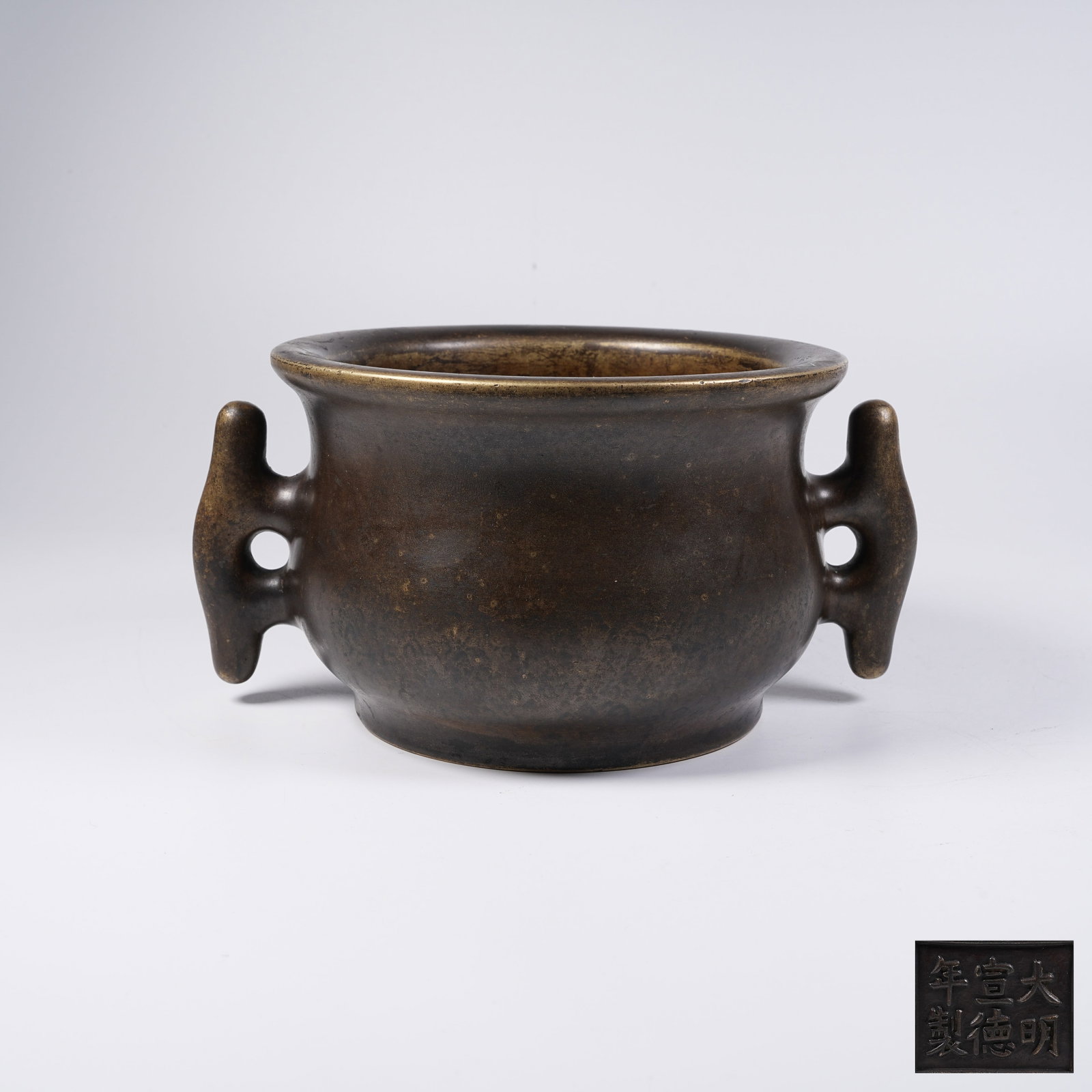 A BRONZE CENSER WITH HALBERD-SHAPED EARS (1 of 7)