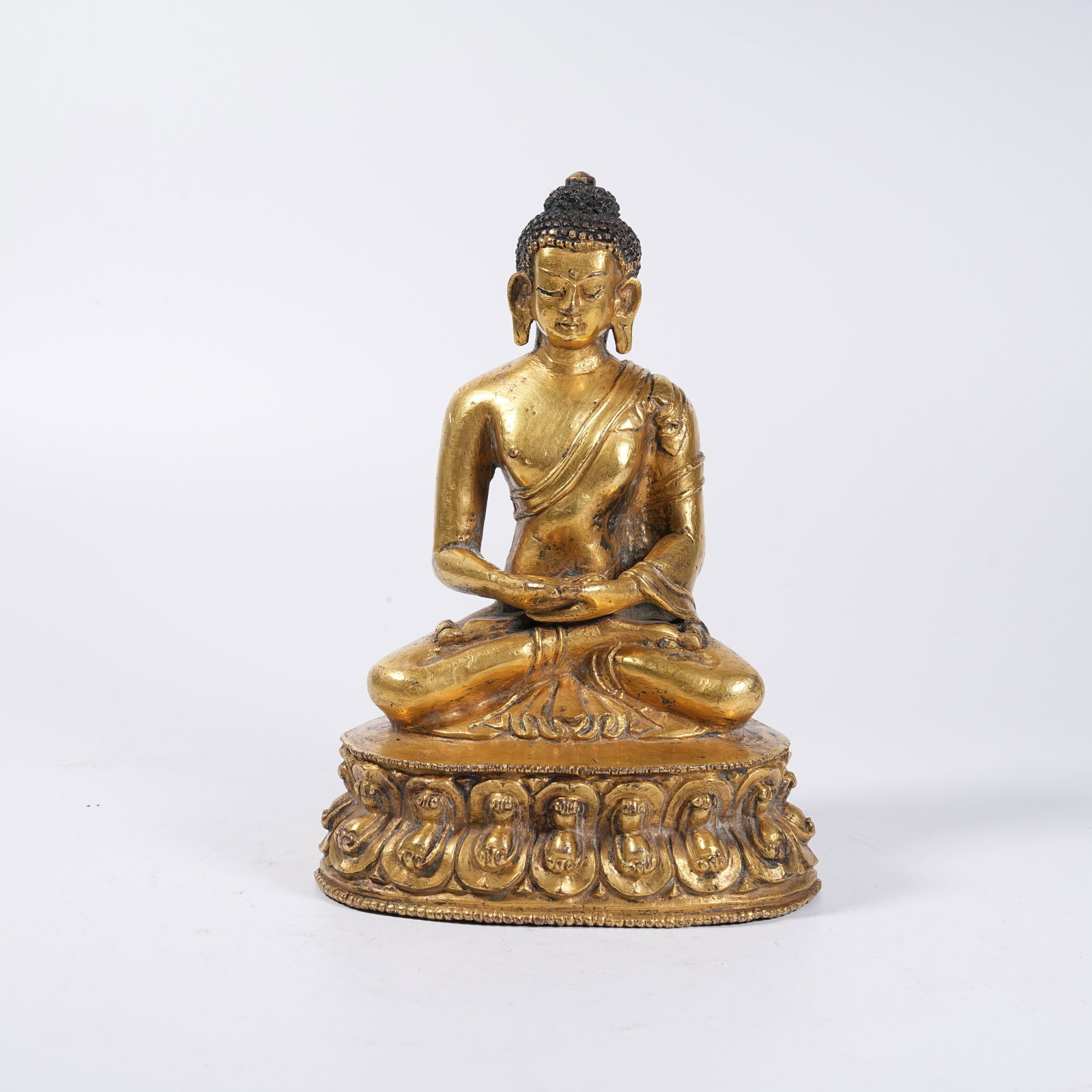 A GILDED BRONZE STATUE OF AMITABHA BUDDHA: Gilded Bronze Statue of Amitabha Buddha