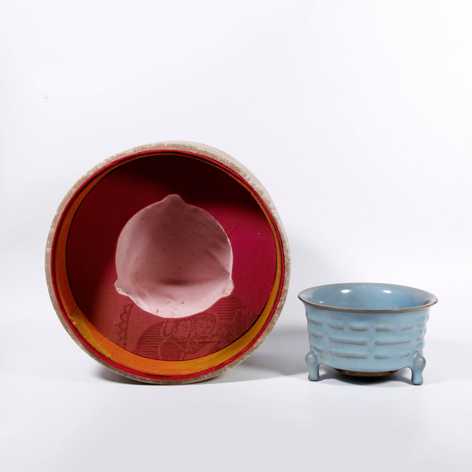 A JUN KILN TRIPOD CENSER: Jun Kiln Tripod Censer