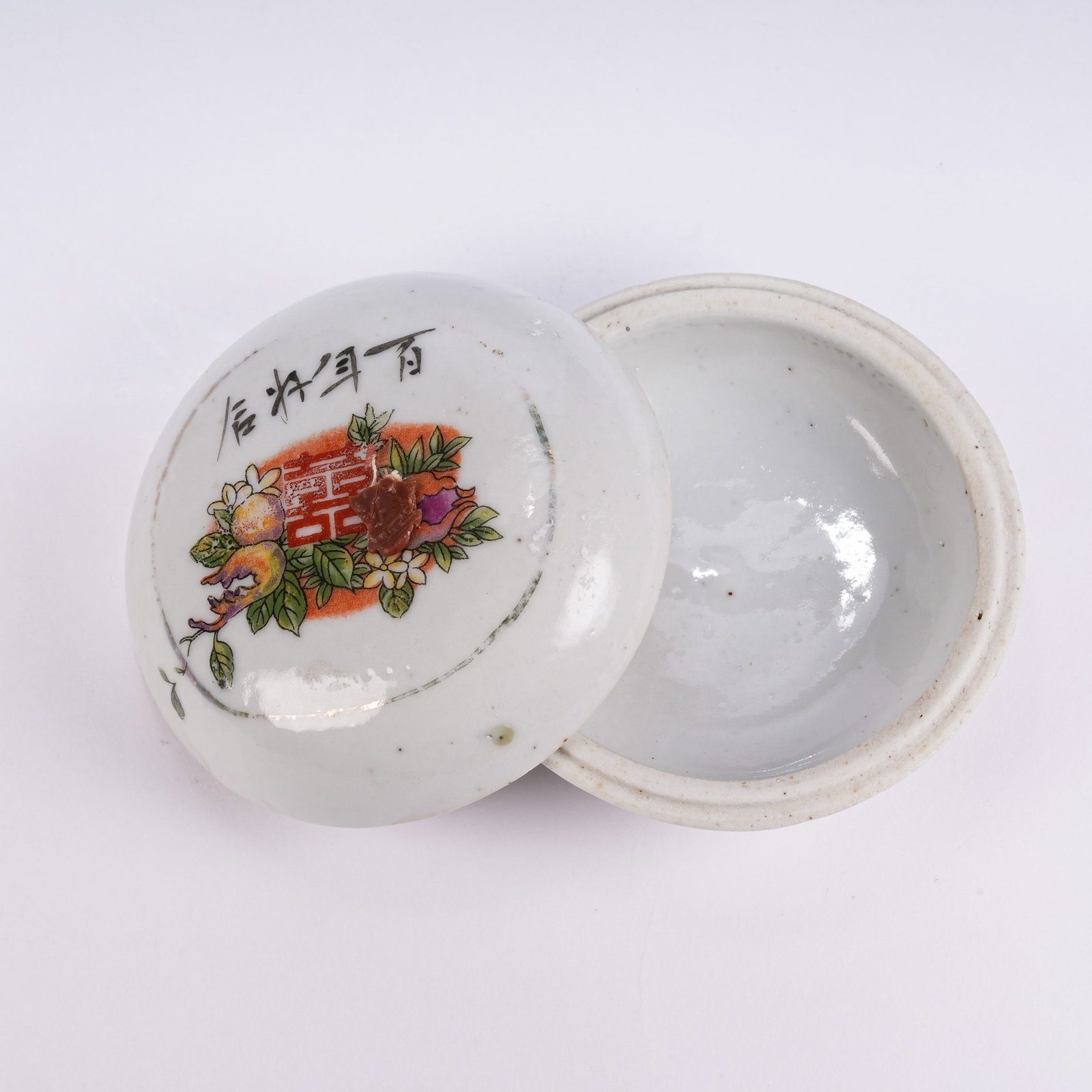 A FAMILLE ROSE AUSPICIOUS FRUIT PATTERN LIDDED BOX (1 of 10)