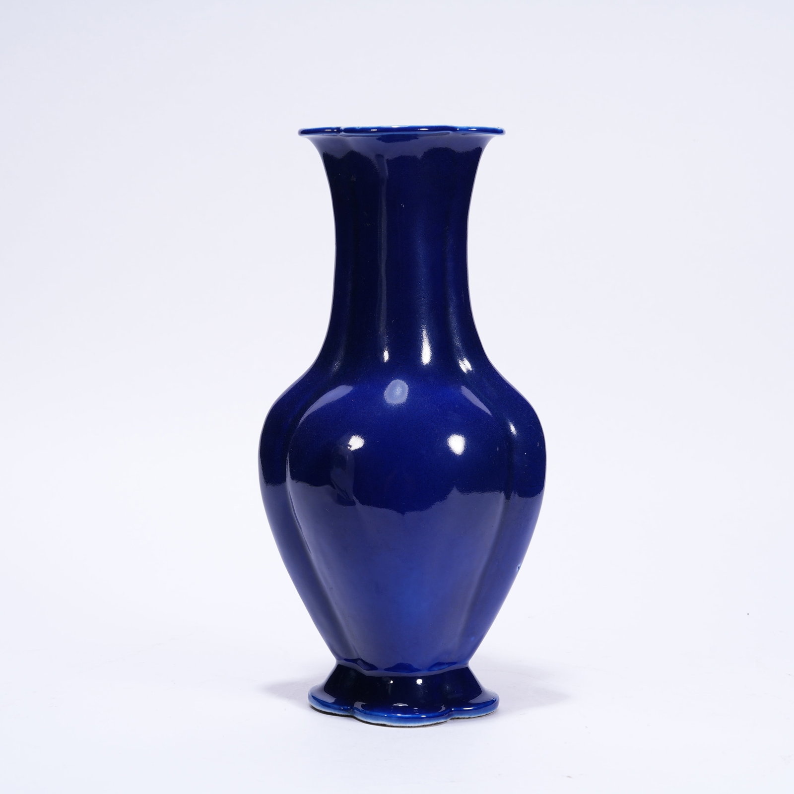 A FLOWER-MOUTHED FLAT VASE IN SAPPHIRE BLUE GLAZE: Flower-mouthed Flat Vase in Sapphire Blue Glaze