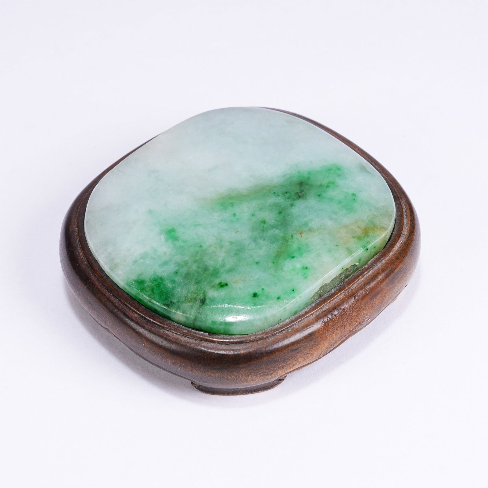A JADEITE BELT ORNAMENT (1 of 9)