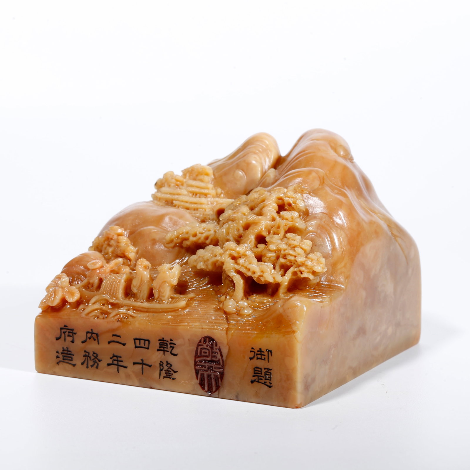 A SHOUSHAN STONE SEAL CARVED WITH LANDSCAPE AND FIGURE PATTERN: Shoushan Stone Seal Carved with Landscape and Figure Pattern