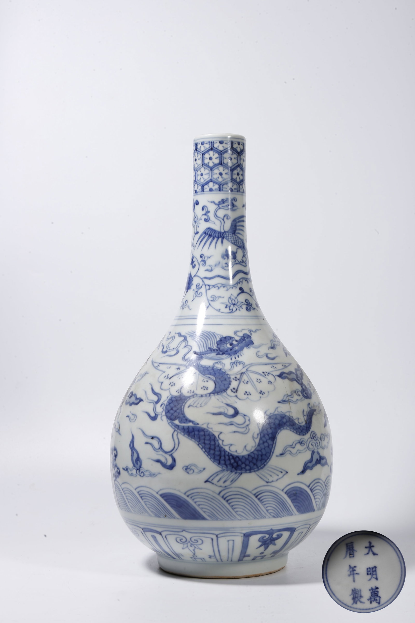 A BLUE AND WHITE GALLBLADDER VASE WITH DRAGON AND PHOENIX PATTERNS: Blue and White Gallbladder Vase with Dragon and Phoenix Patterns