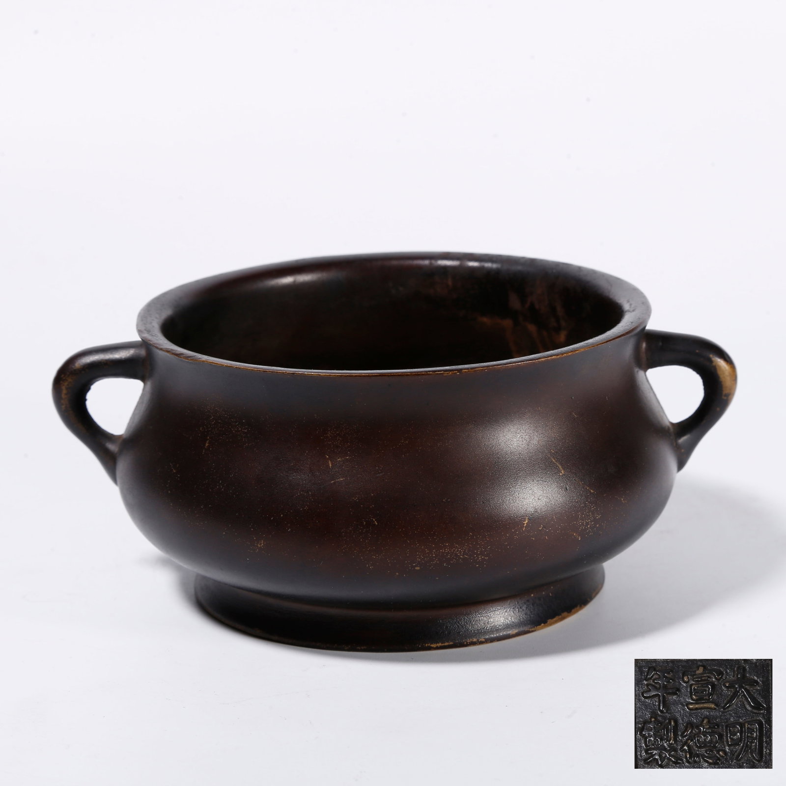 A BRONZE CENSER WITH TWIN EARS: Bronze Censer with Twin Ears