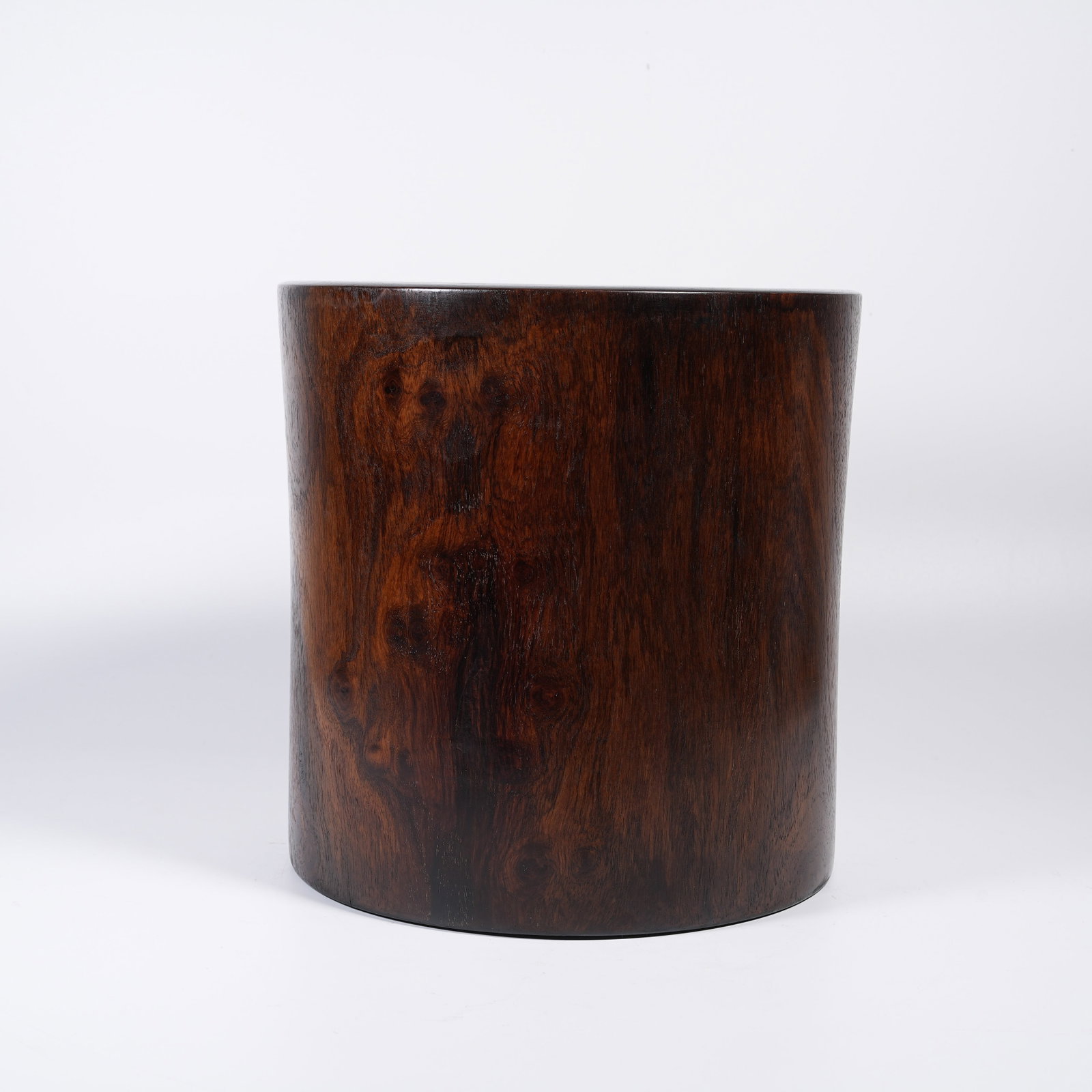 A LARGE HUANGHUALI WOOD BRUSH POT (1 of 9)