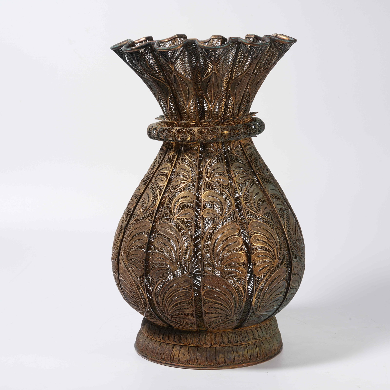A SILVER FILIGREE VASE WITH FLORAL RIM: Silver Filigree Vase with Floral Rim