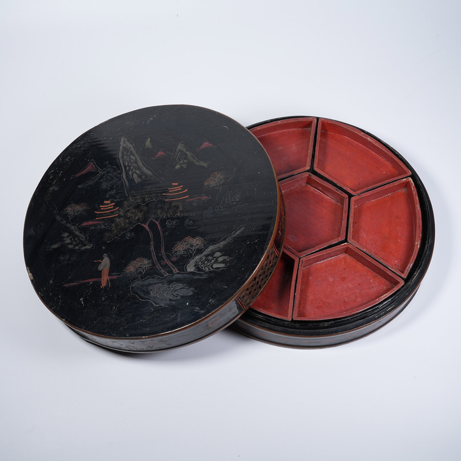 A ROUND MULTI-TREASURE LACQUER BOX PAINTED WITH SCHOLAR FIGURES (1 of 10)