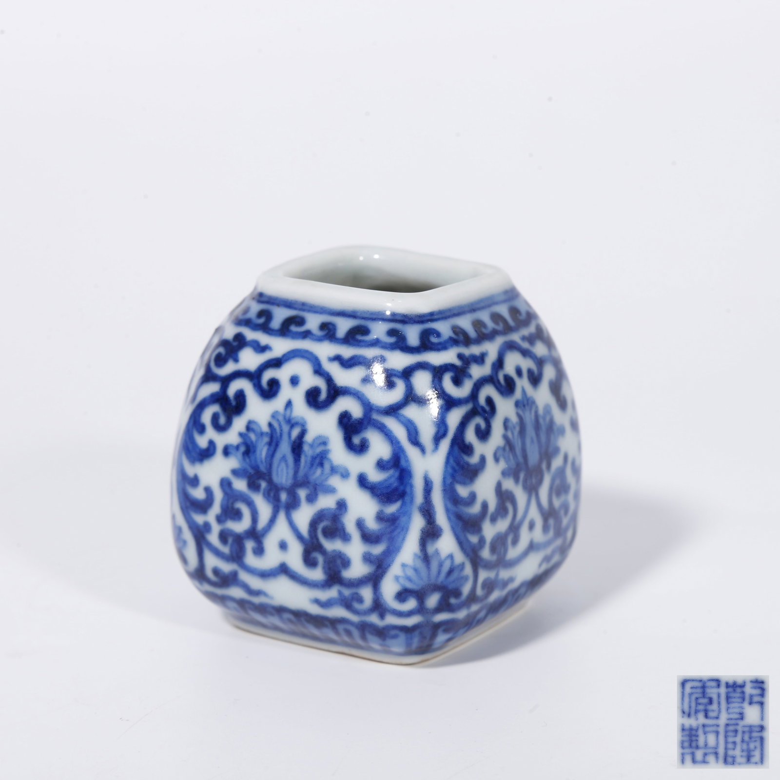 A BLUE AND WHITE WATER WASHER WITH INTERLOCKING FLORAL PATTERNS (1 of 9)