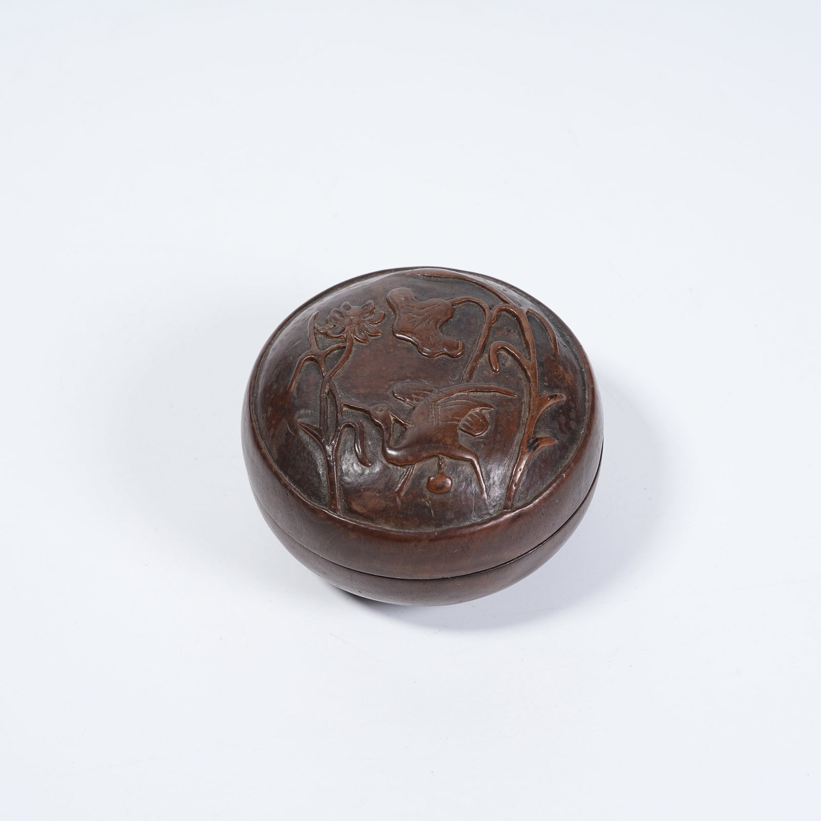 A ROUND BOX WITH COVER CARVED WITH "SUCCESSIVE IMPERIAL EXAMINATIONS" PATTERNS IN BOXWOOD: Round Box with Cover Carved with "Successive Imperial Examinations" Patterns in Boxwood